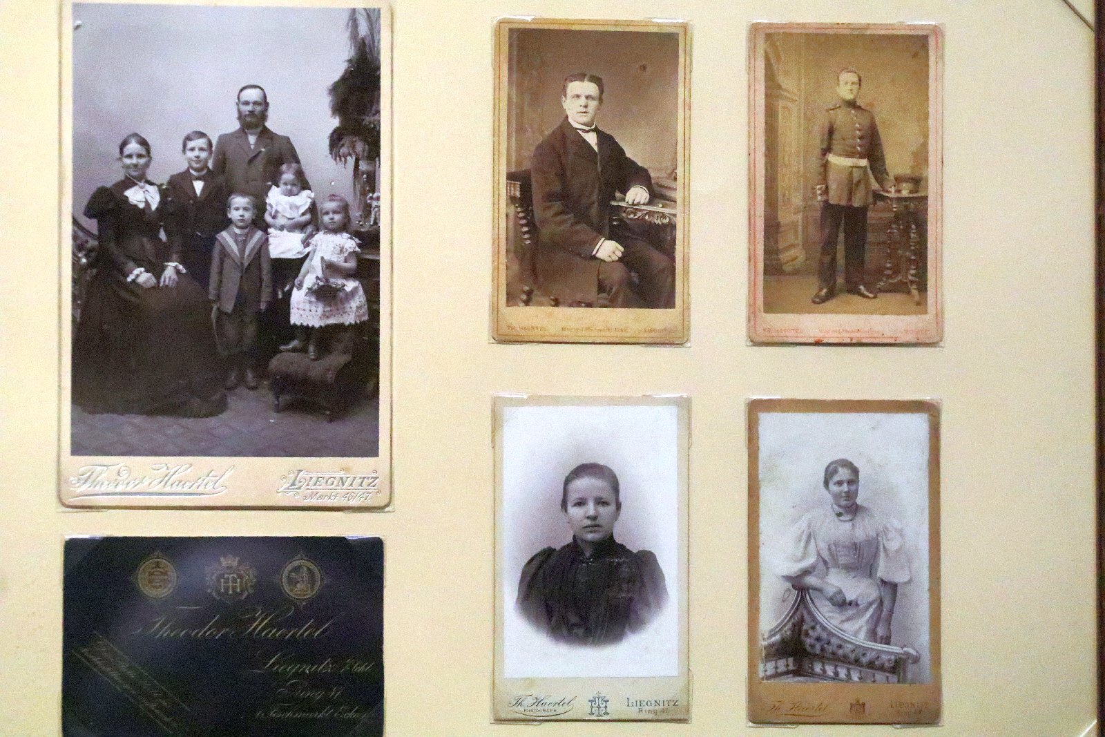 W dawnym atelier. Dzieje fotografii w Legnicy 1839–1939