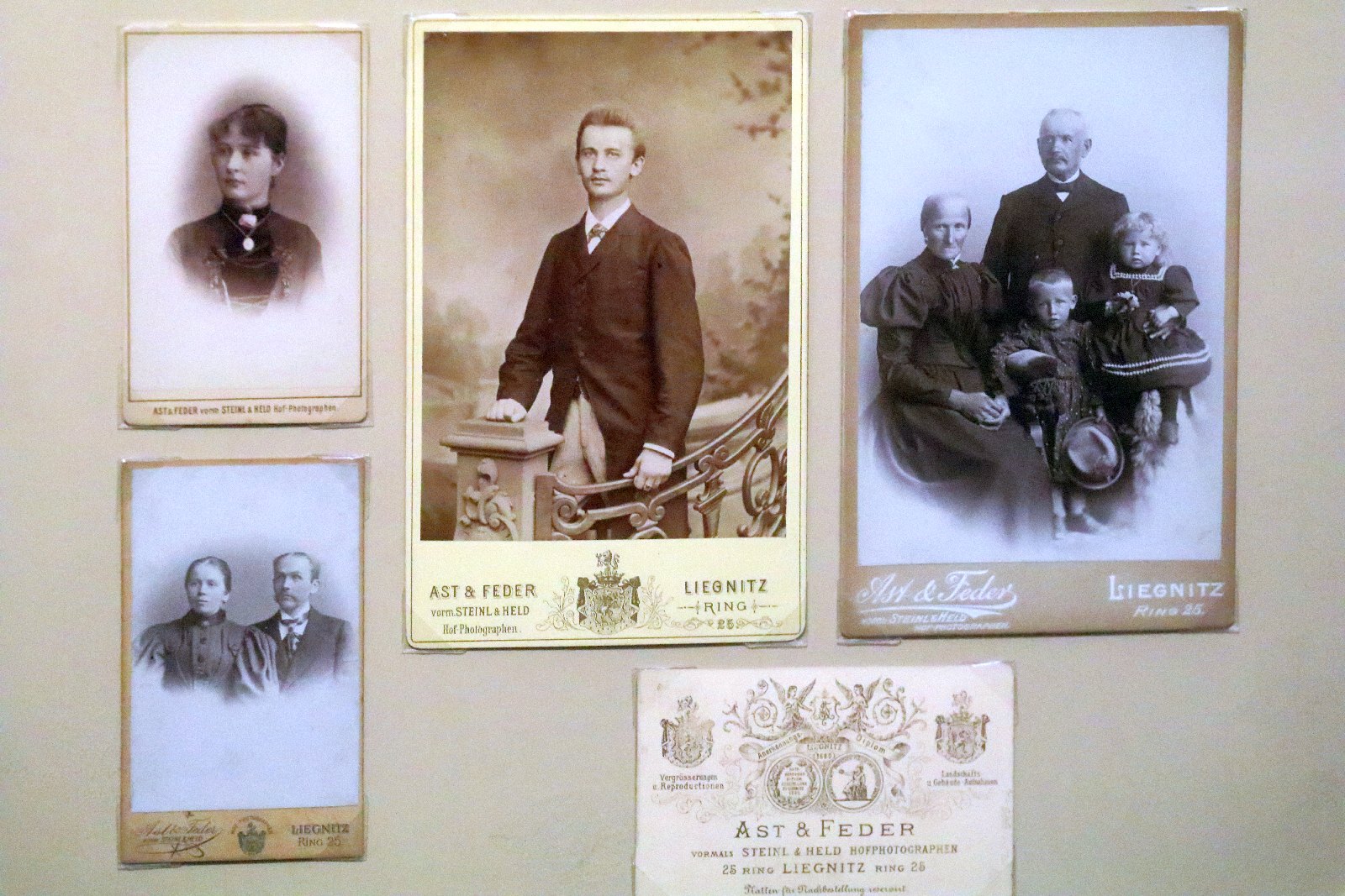 W dawnym atelier. Dzieje fotografii w Legnicy 1839–1939