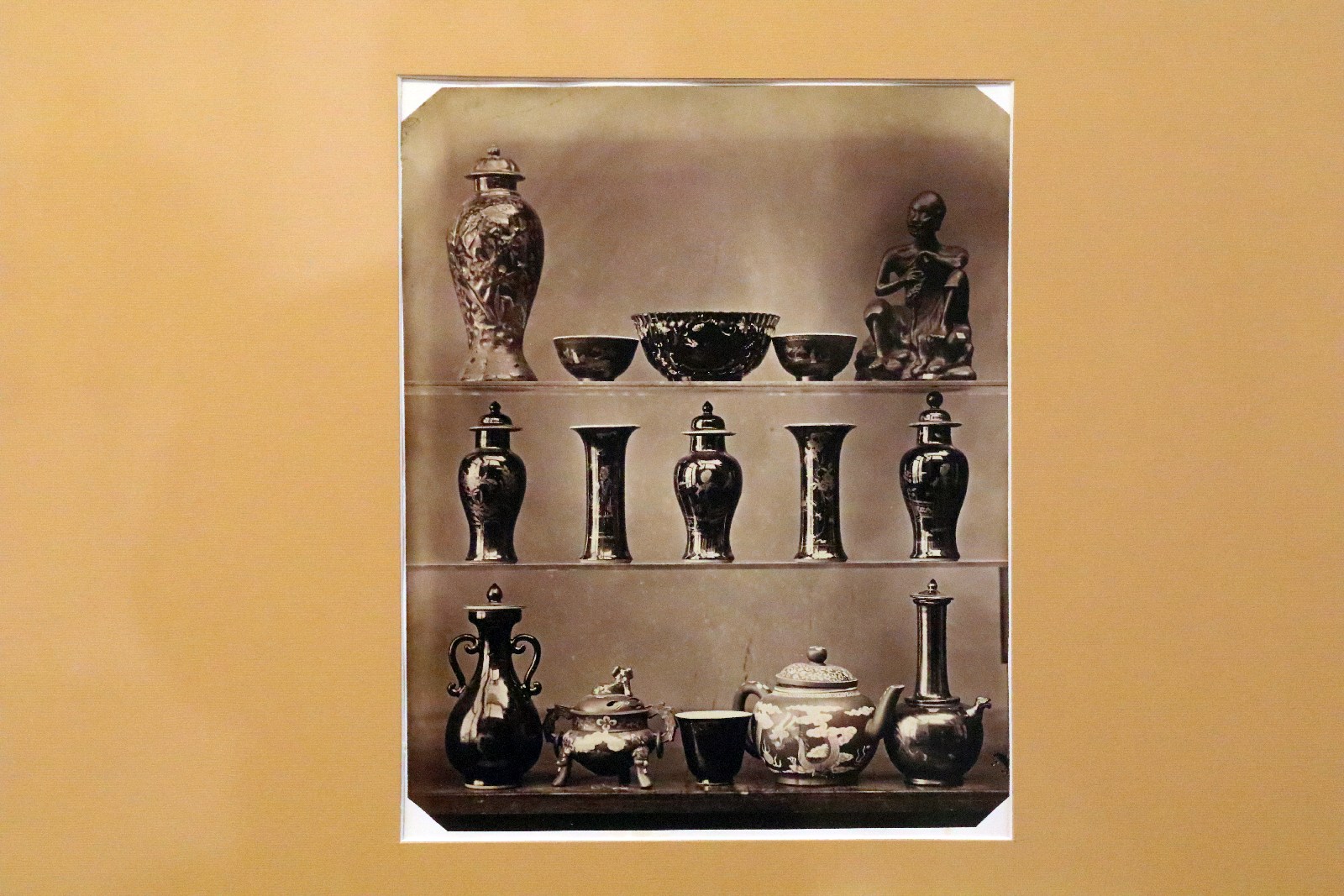 W dawnym atelier. Dzieje fotografii w Legnicy 1839–1939