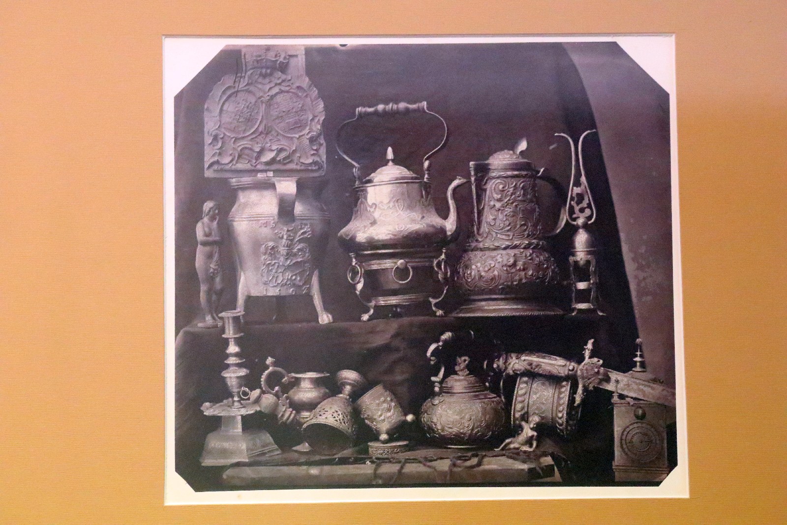 W dawnym atelier. Dzieje fotografii w Legnicy 1839–1939