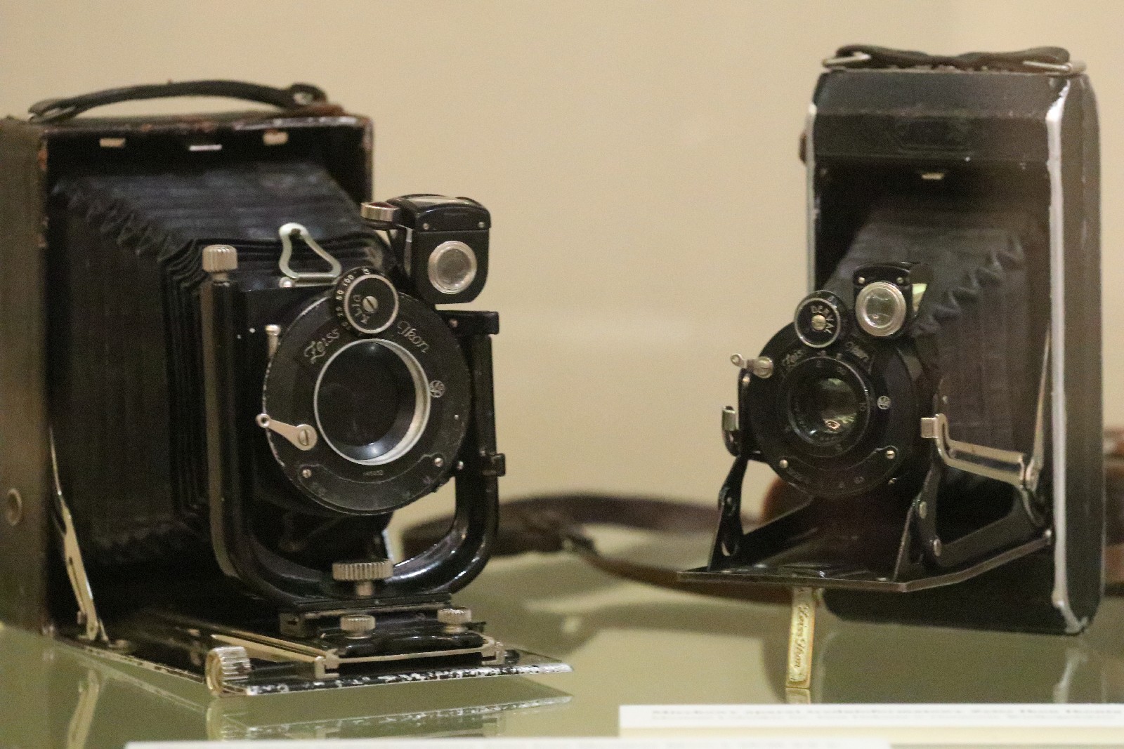 W dawnym atelier. Dzieje fotografii w Legnicy 1839–1939