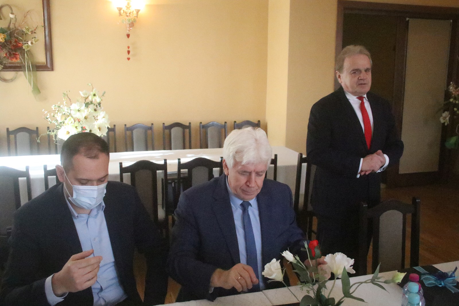 Koledzy samorządowcy pożegnali odwołanego wójta gminy Kunice
