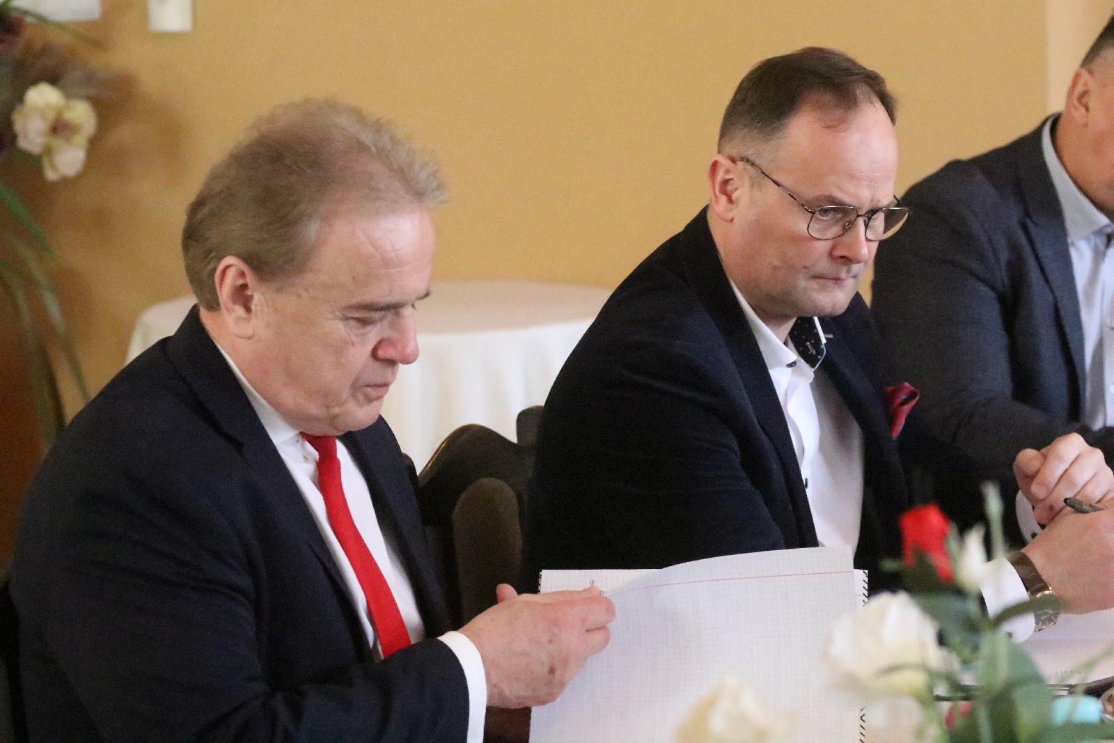 Koledzy samorządowcy pożegnali odwołanego wójta gminy Kunice