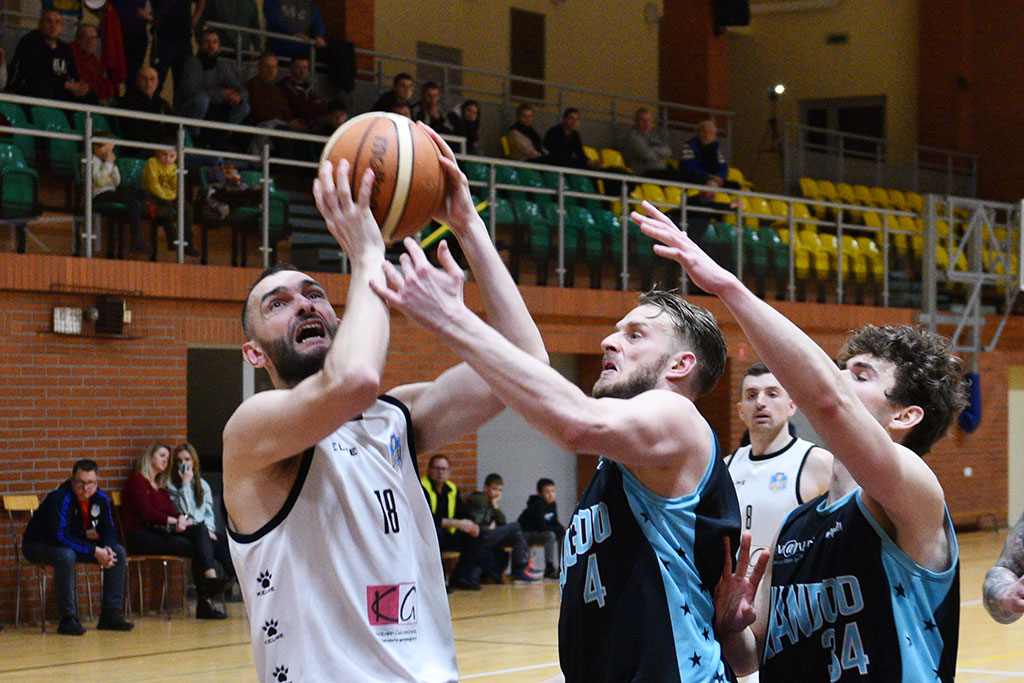 Onlajnersi Kangoo Basket Gorzów wygrali po dogrywce z Basketem