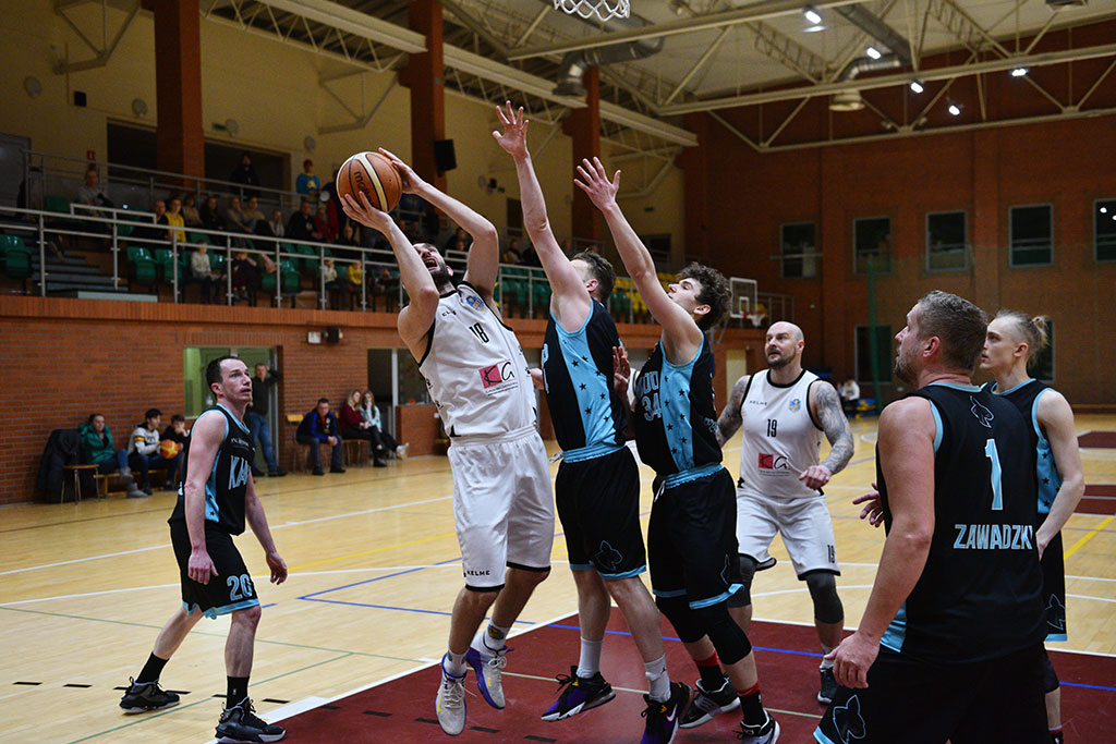 Onlajnersi Kangoo Basket Gorzów wygrali po dogrywce z Basketem