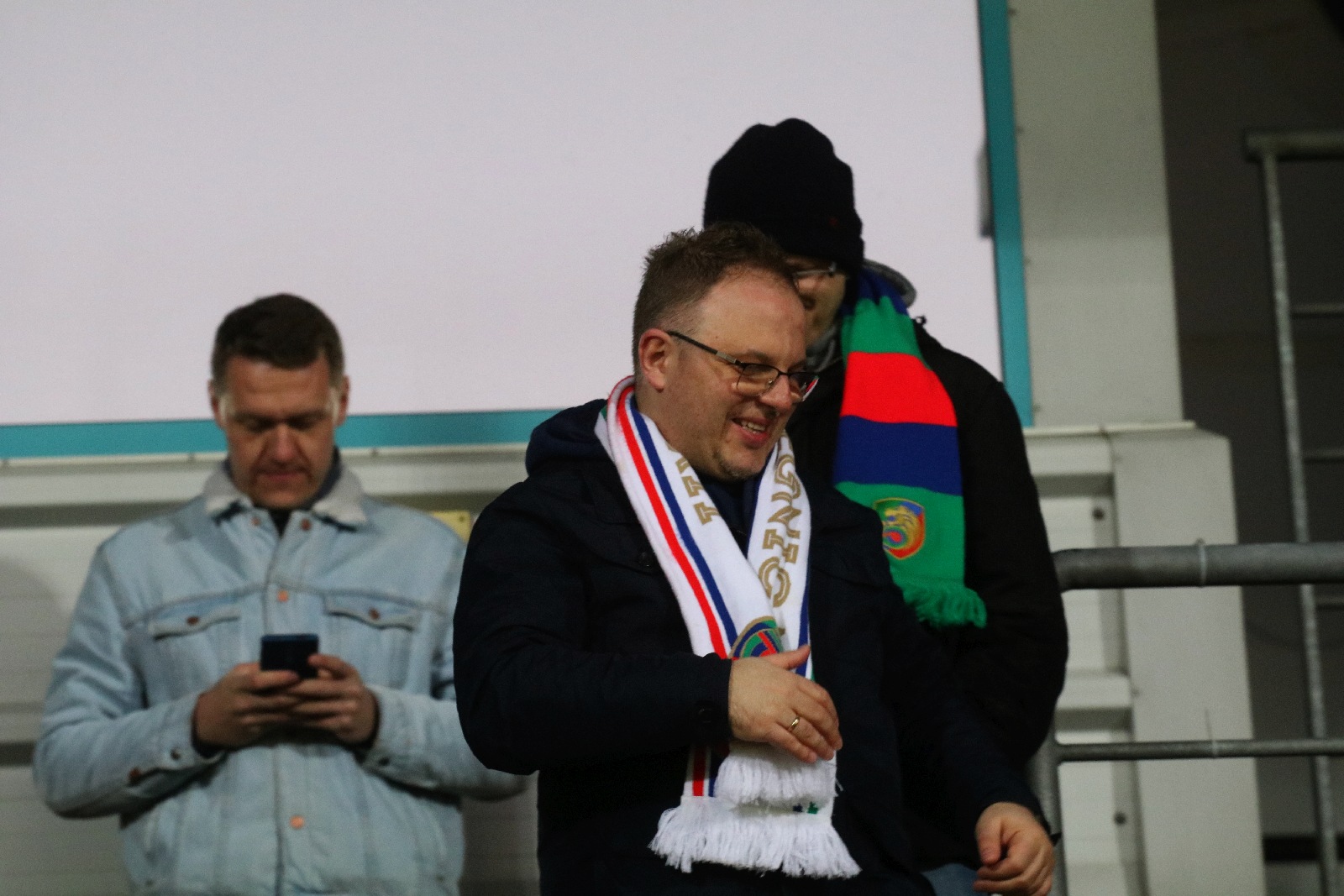 Mimo mroźnej pogody licznie zgromadzeni kibice wsparli Miedź