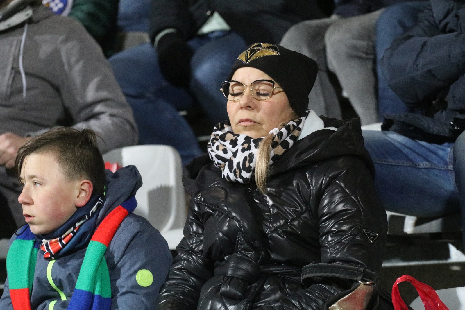 Mimo mroźnej pogody licznie zgromadzeni kibice wsparli Miedź