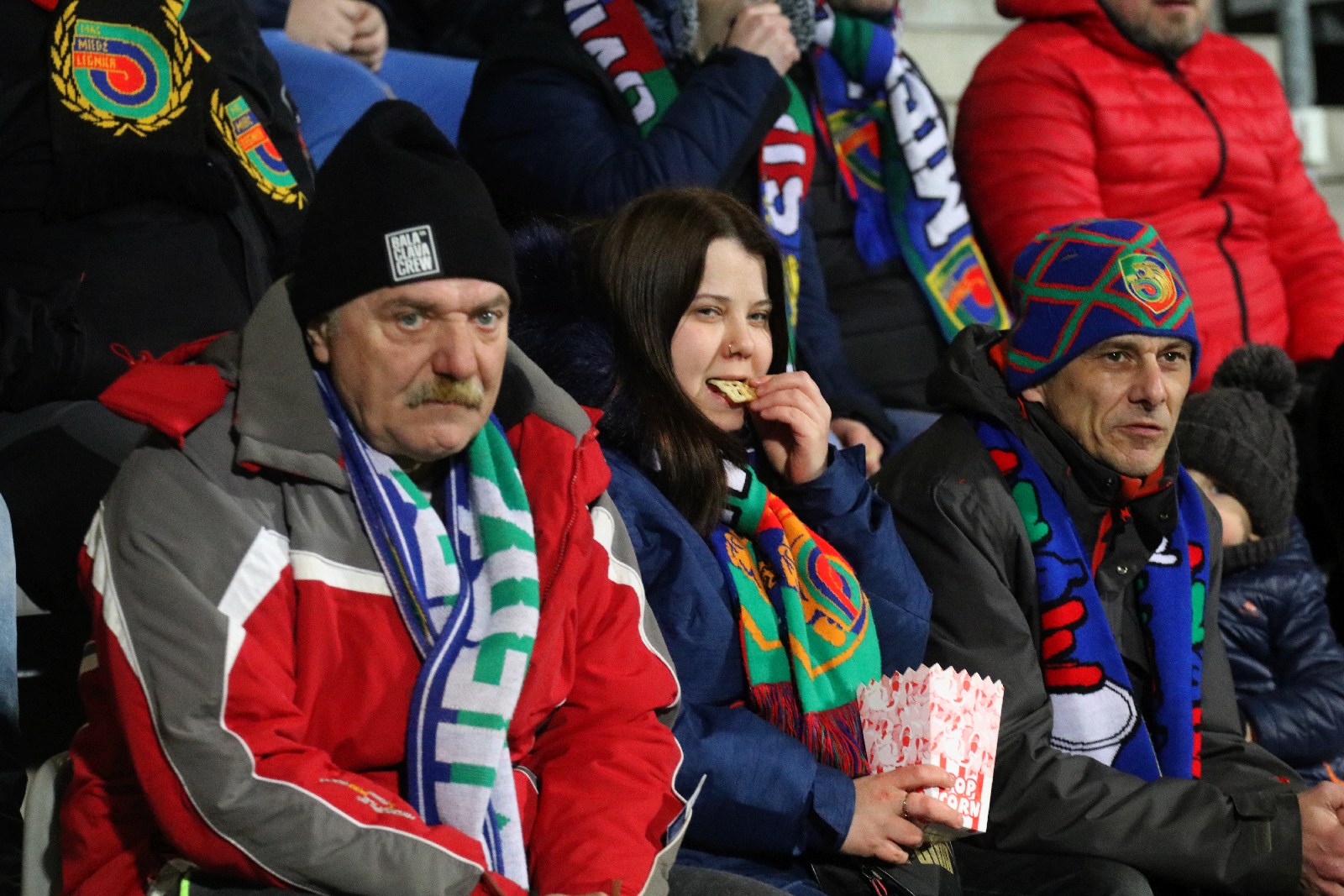 Mimo mroźnej pogody licznie zgromadzeni kibice wsparli Miedź