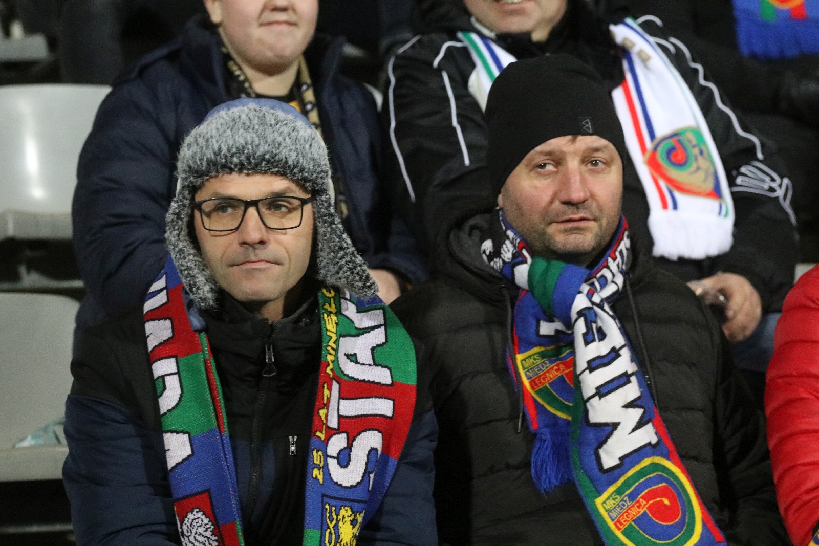 Mimo mroźnej pogody licznie zgromadzeni kibice wsparli Miedź