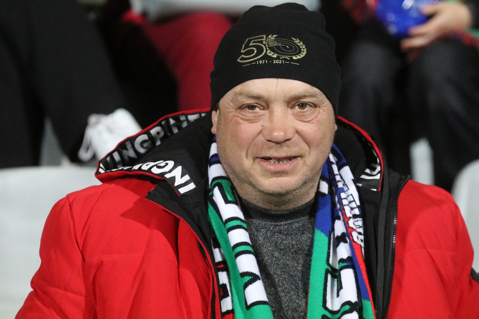 Mimo mroźnej pogody licznie zgromadzeni kibice wsparli Miedź