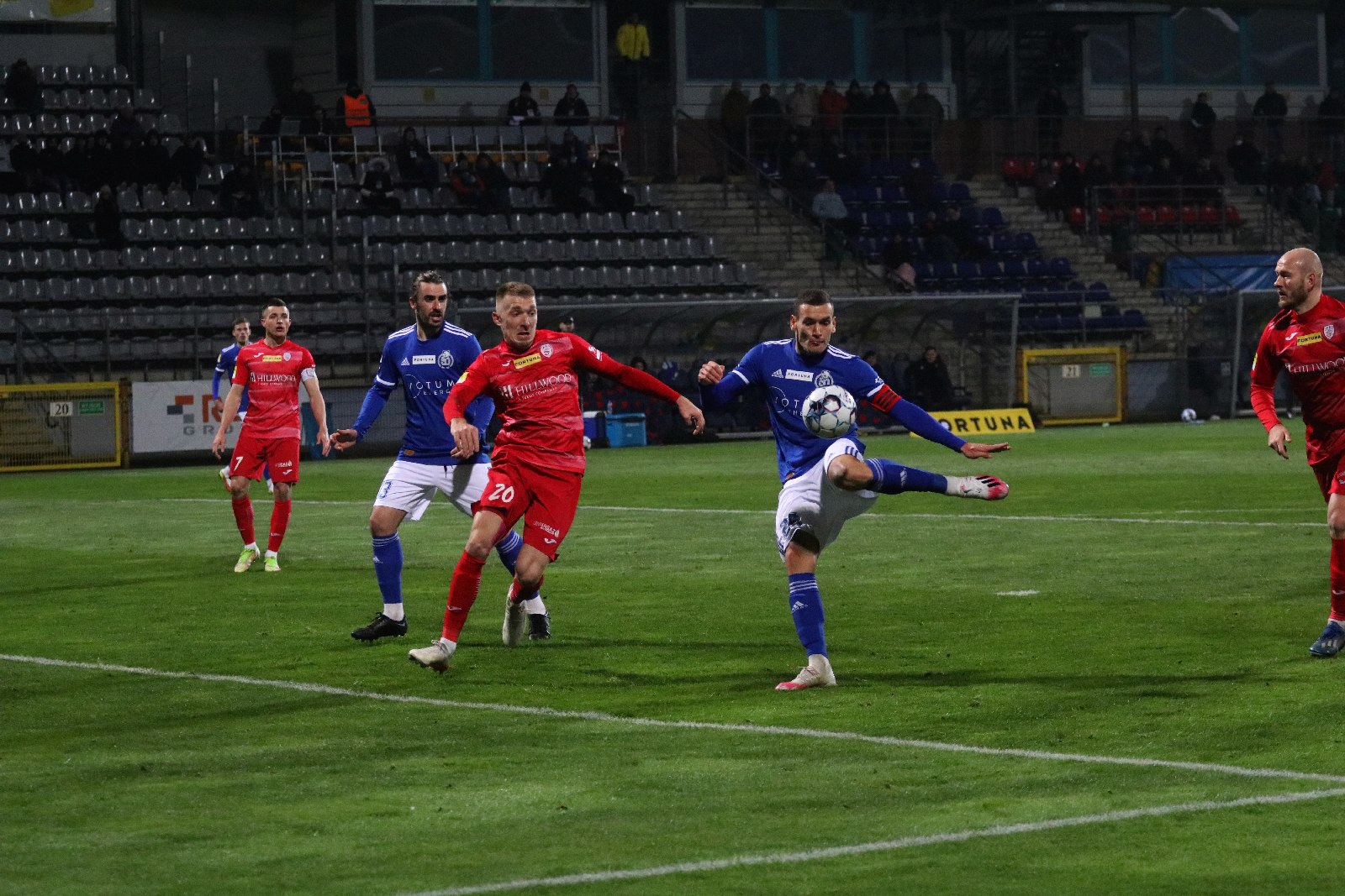Bramki Caroliny i Mijuskovića dają Miedzi trzy punkty ze Skrą