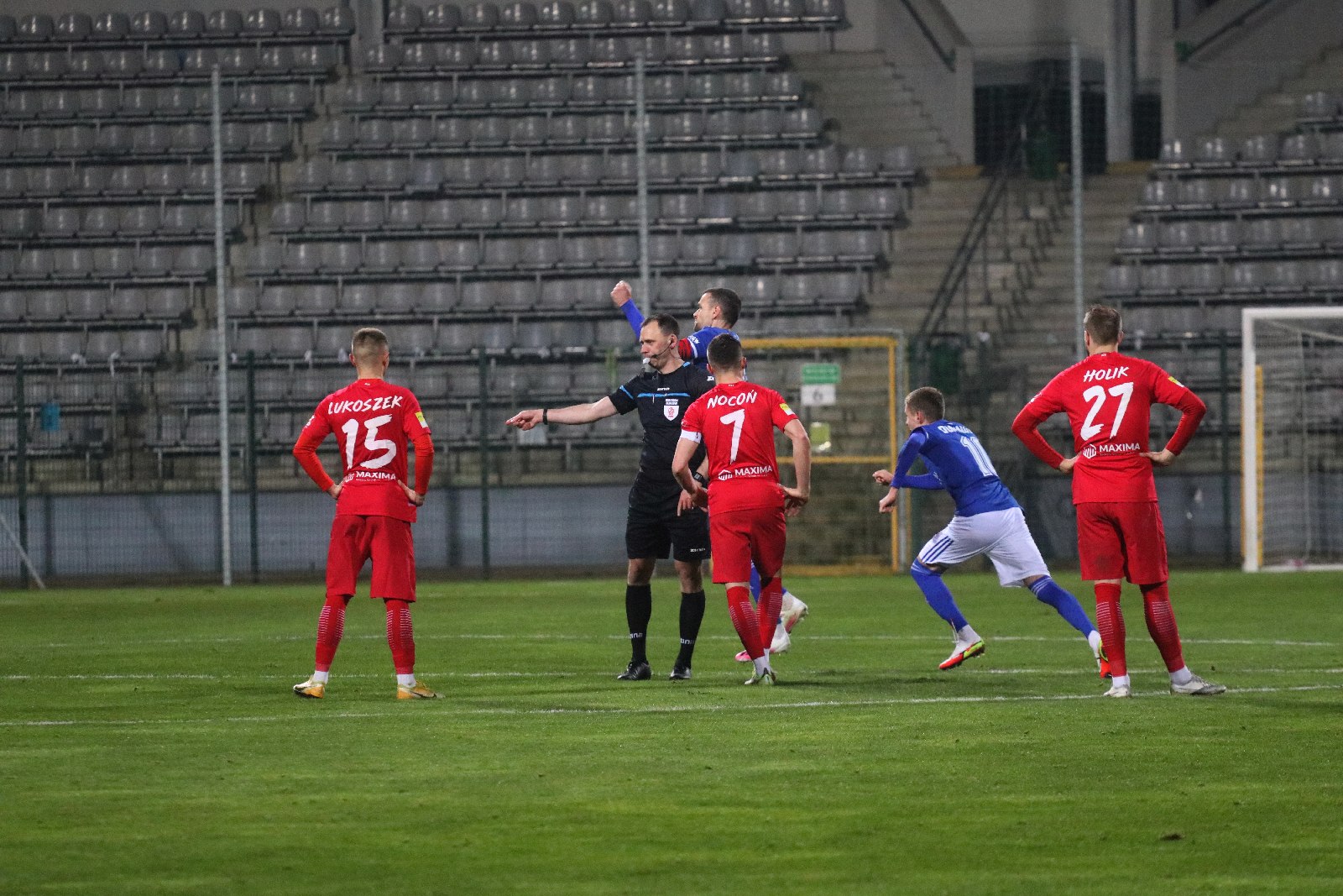 Bramki Caroliny i Mijuskovića dają Miedzi trzy punkty ze Skrą