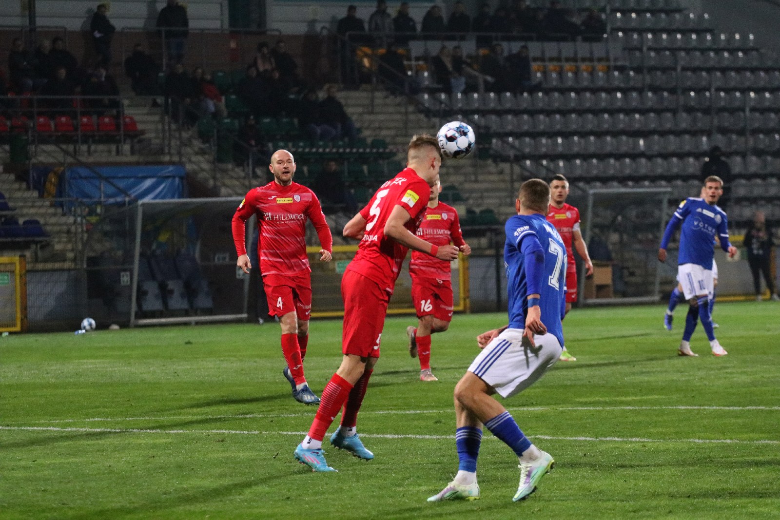 Bramki Caroliny i Mijuskovića dają Miedzi trzy punkty ze Skrą