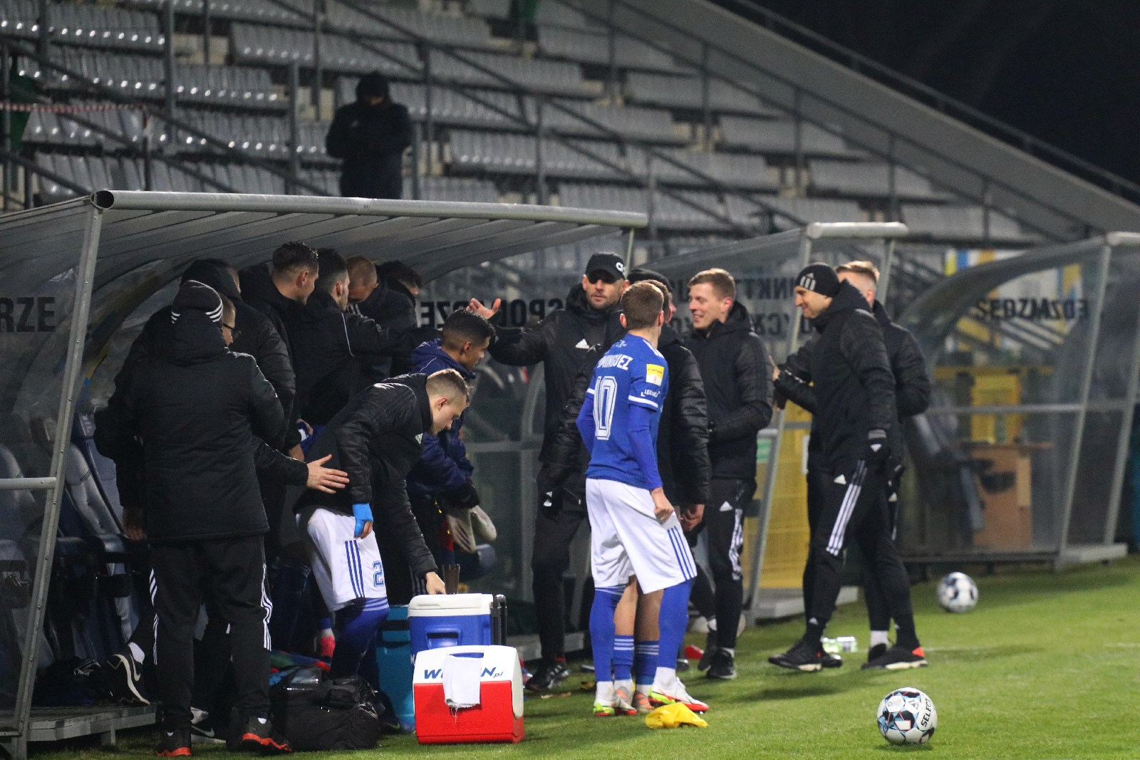 Bramki Caroliny i Mijuskovića dają Miedzi trzy punkty ze Skrą