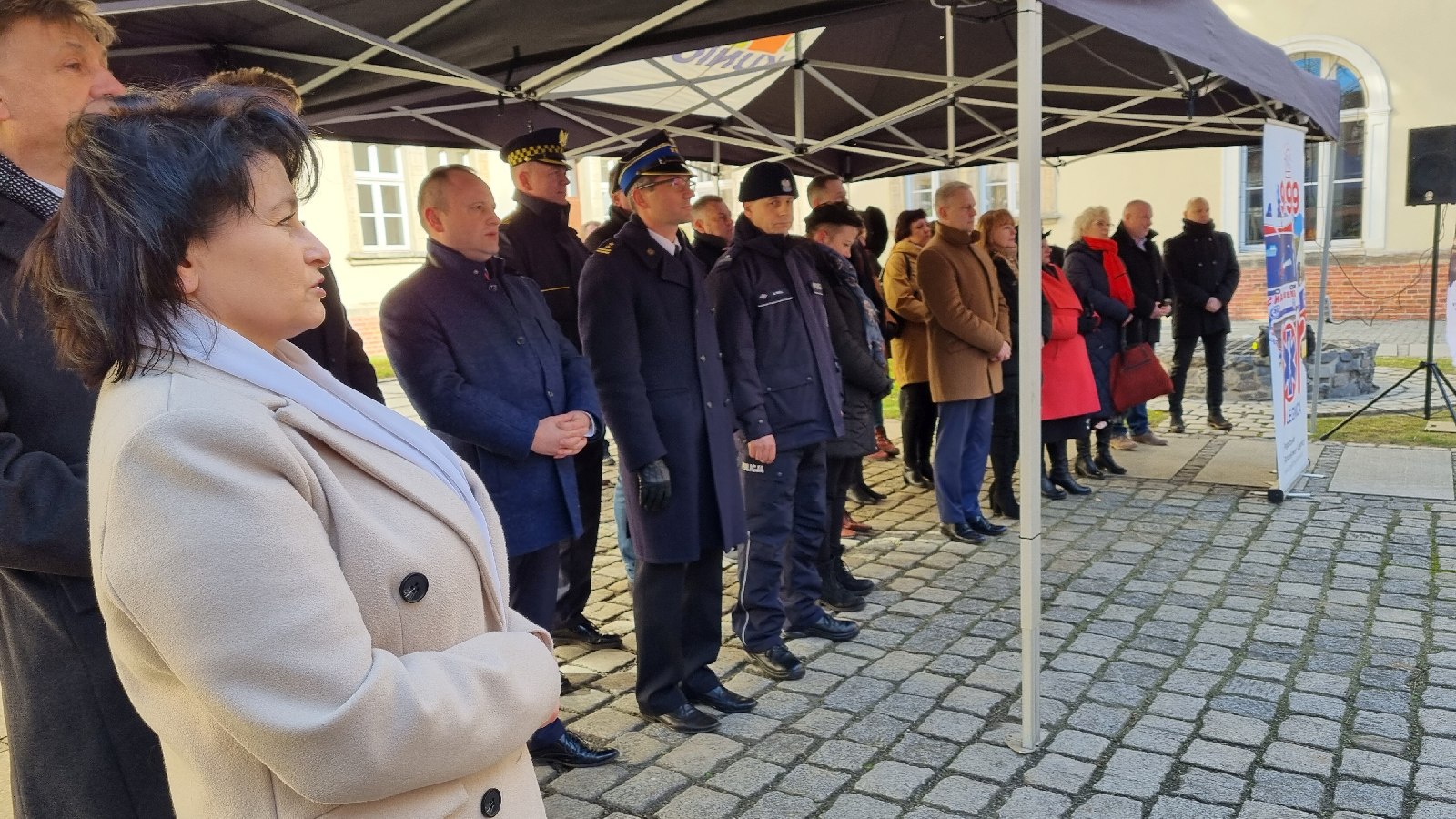 Przekazanie czterech karetek dla legnickiego pogotowia