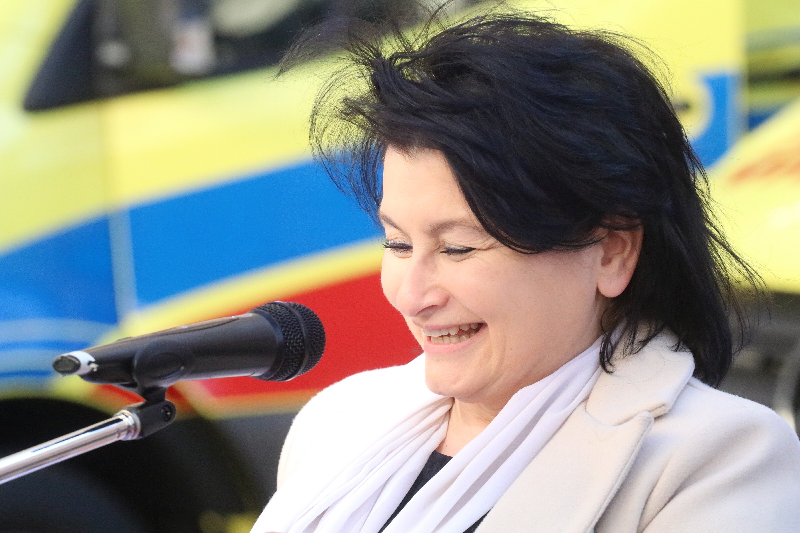 Przekazanie czterech karetek dla legnickiego pogotowia