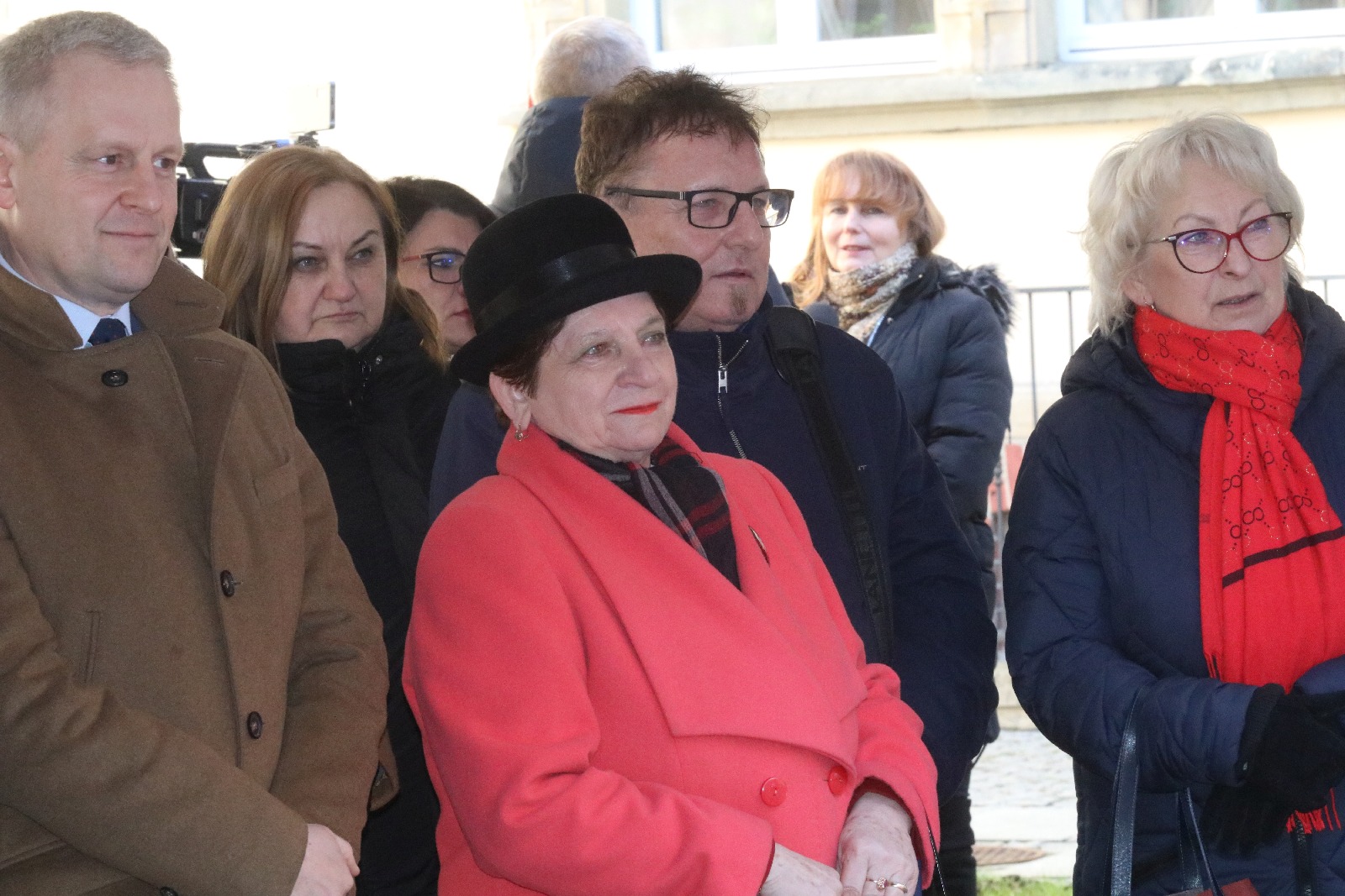 Przekazanie czterech karetek dla legnickiego pogotowia