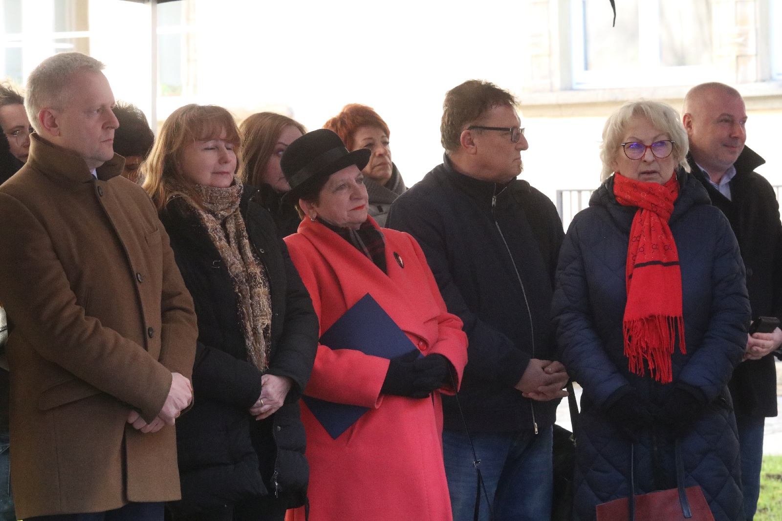 Przekazanie czterech karetek dla legnickiego pogotowia
