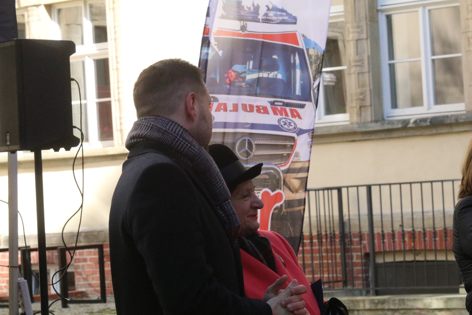 Przekazanie czterech karetek dla legnickiego pogotowia