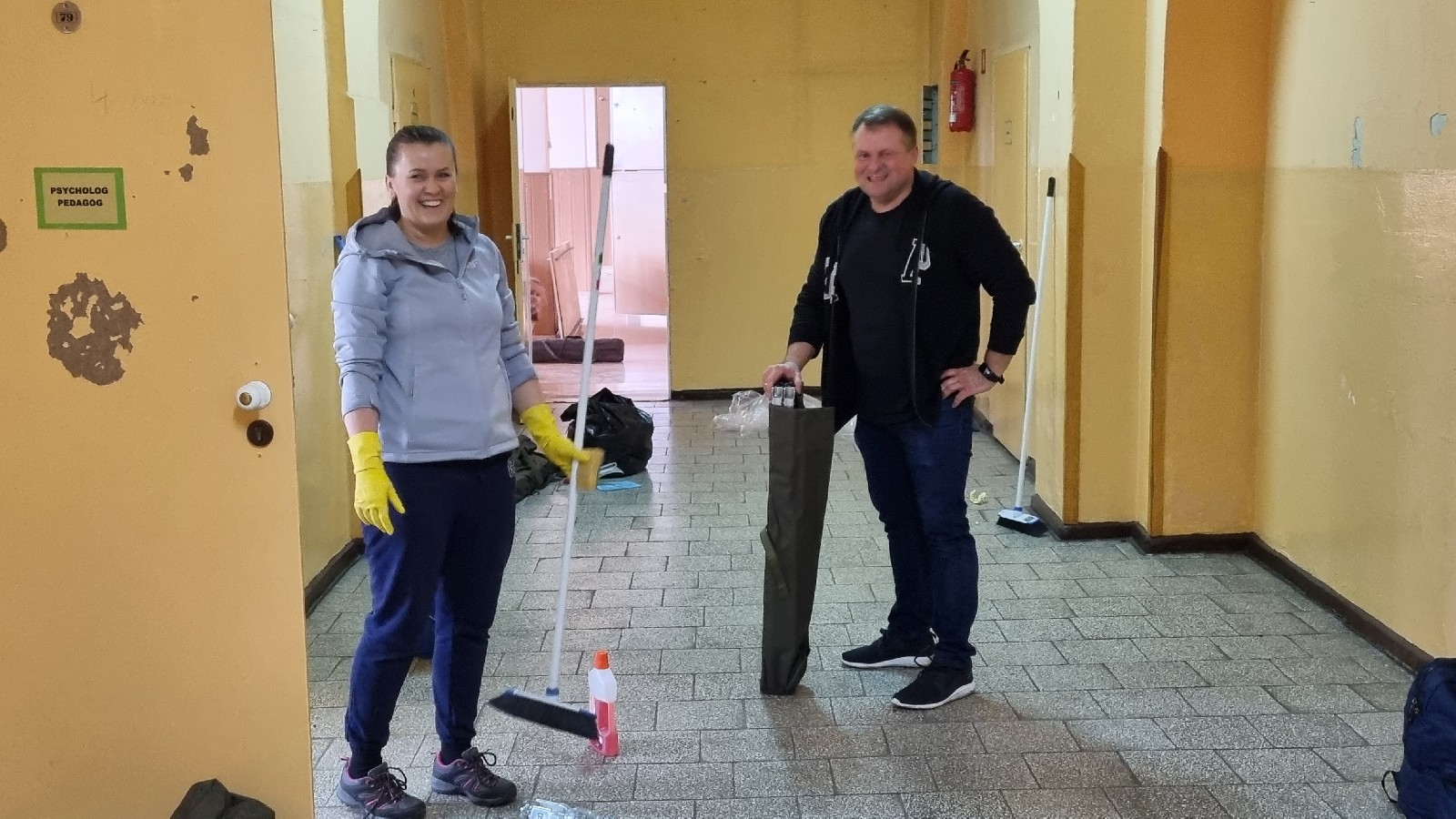 Legniczanie działają. Pomoc płynie z wszystkich stron