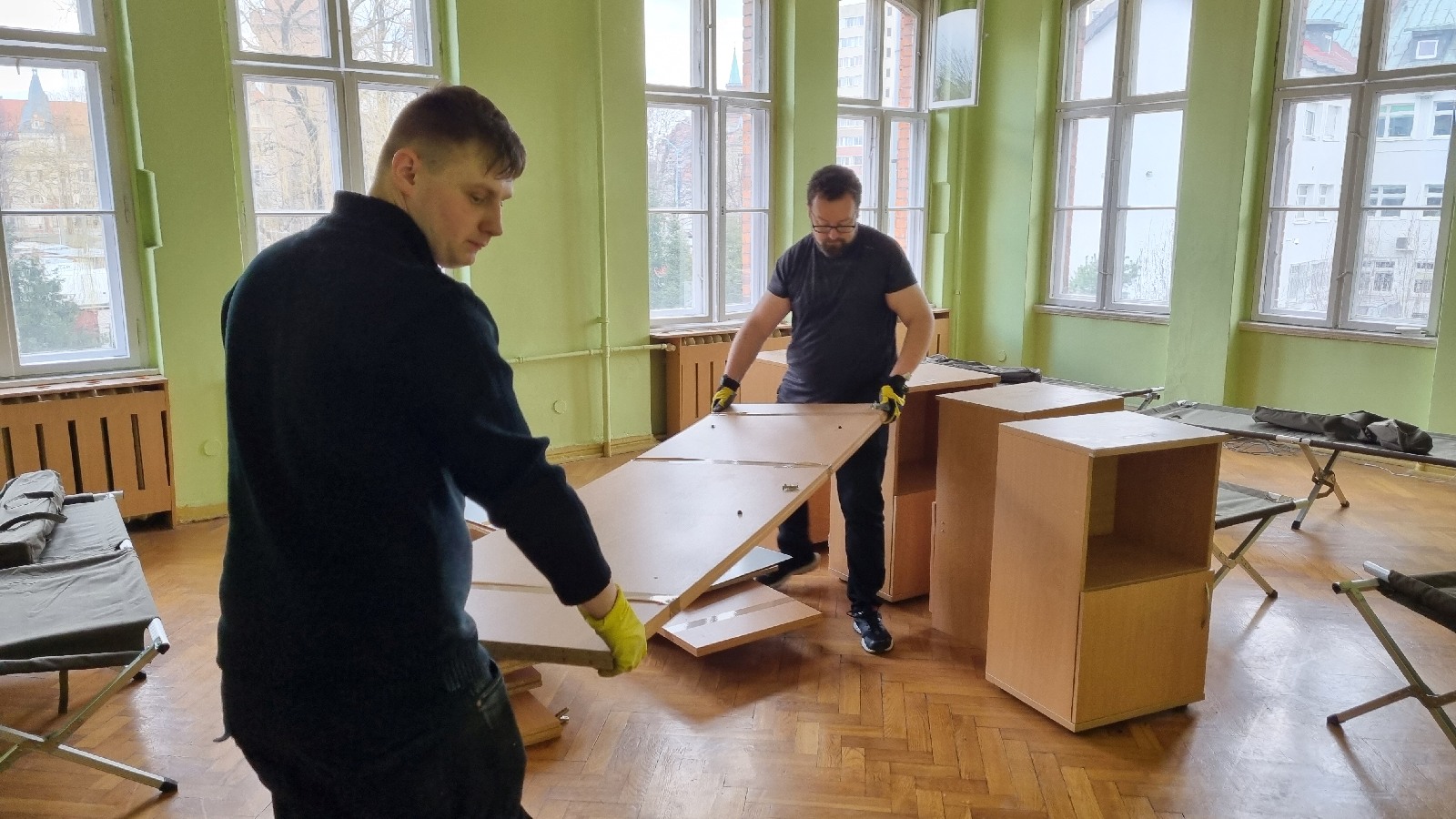 Legniczanie działają. Pomoc płynie z wszystkich stron