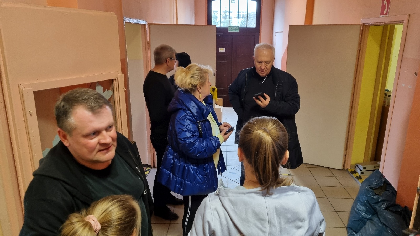 Legniczanie działają. Pomoc płynie z wszystkich stron