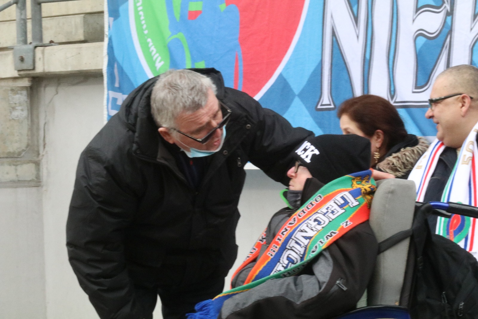 Kibice na stadionie podczas meczu z Puszczą Niepołomice
