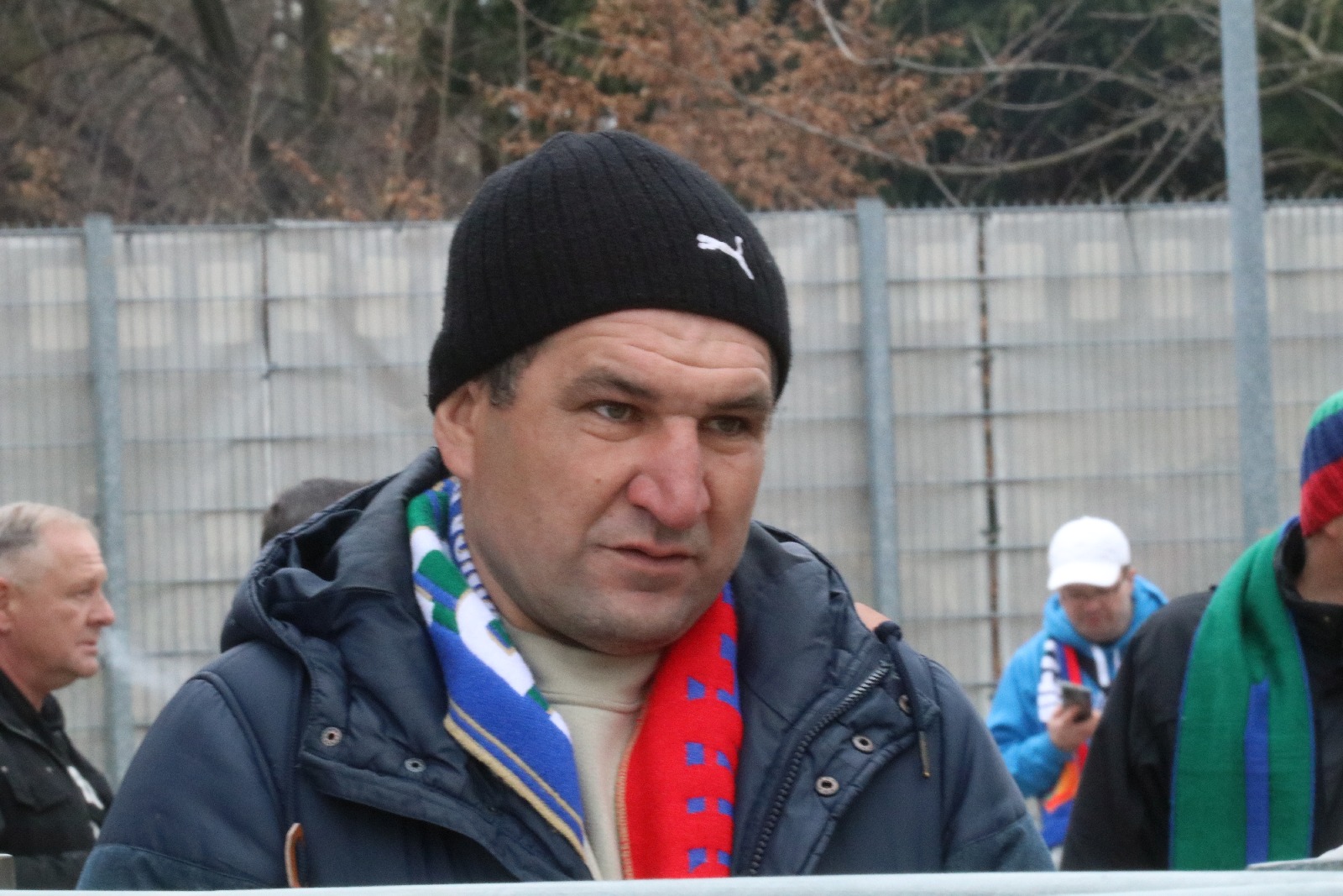 Kibice na stadionie podczas meczu z Puszczą Niepołomice
