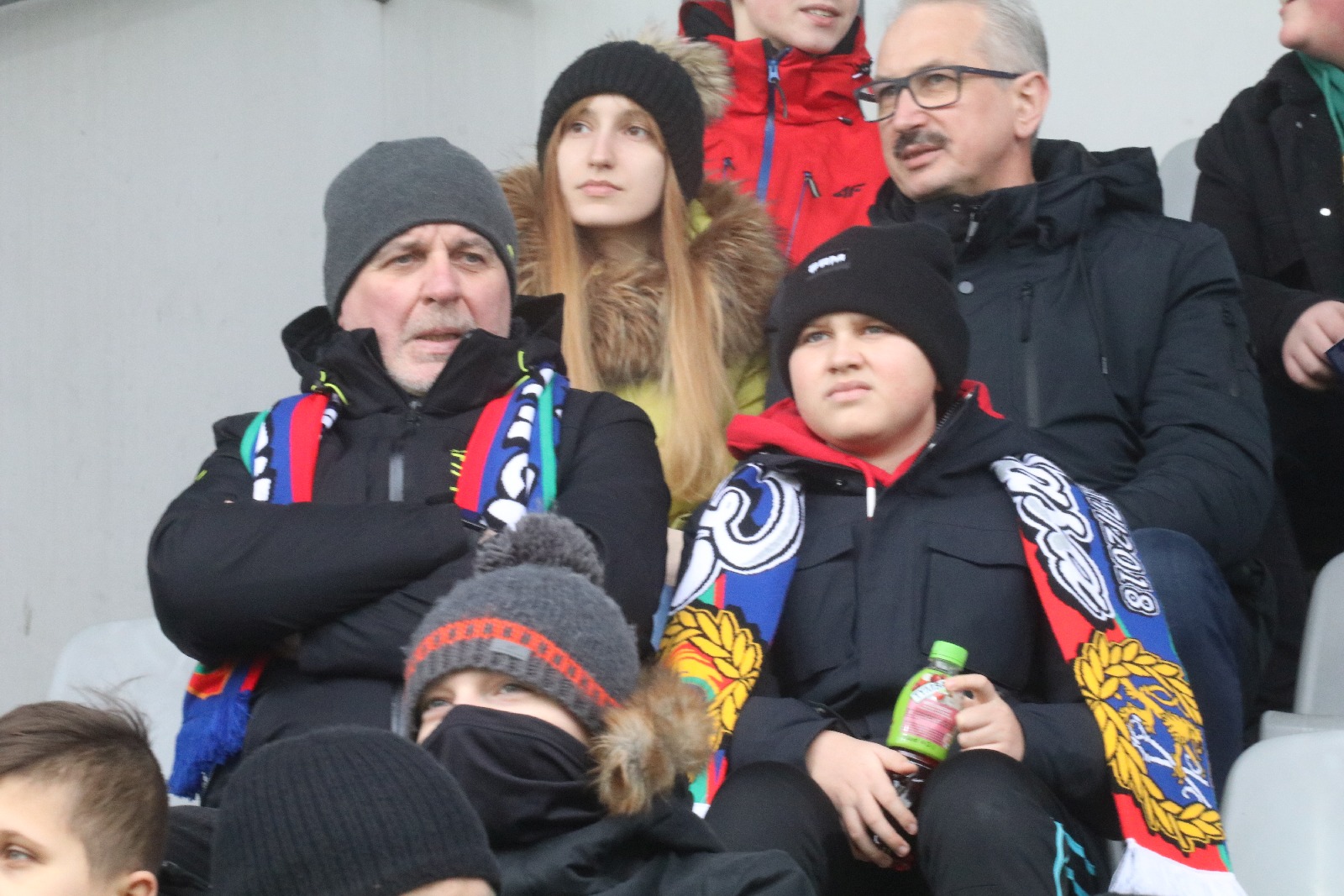 Kibice na stadionie podczas meczu z Puszczą Niepołomice
