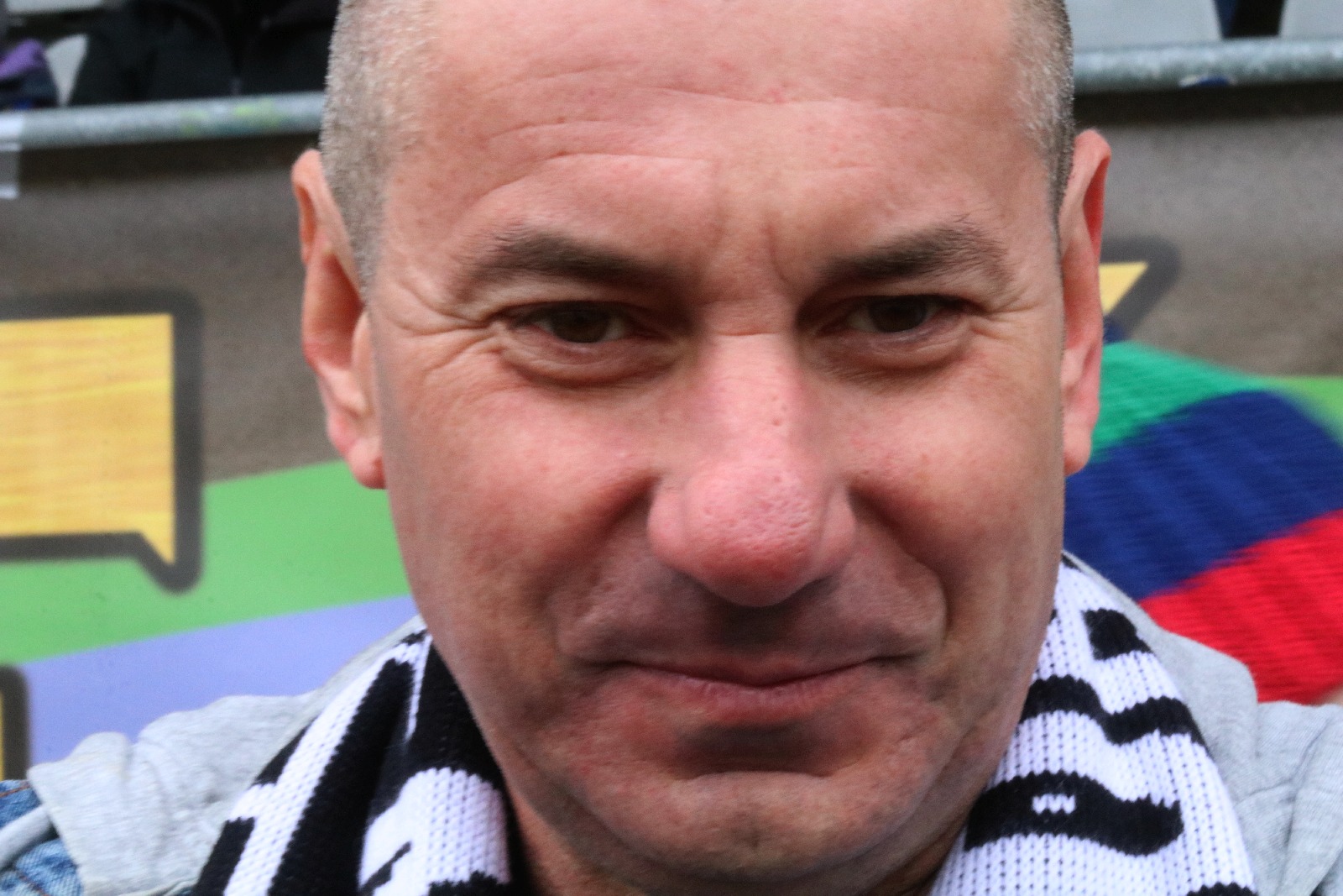 Kibice na stadionie podczas meczu z Puszczą Niepołomice
