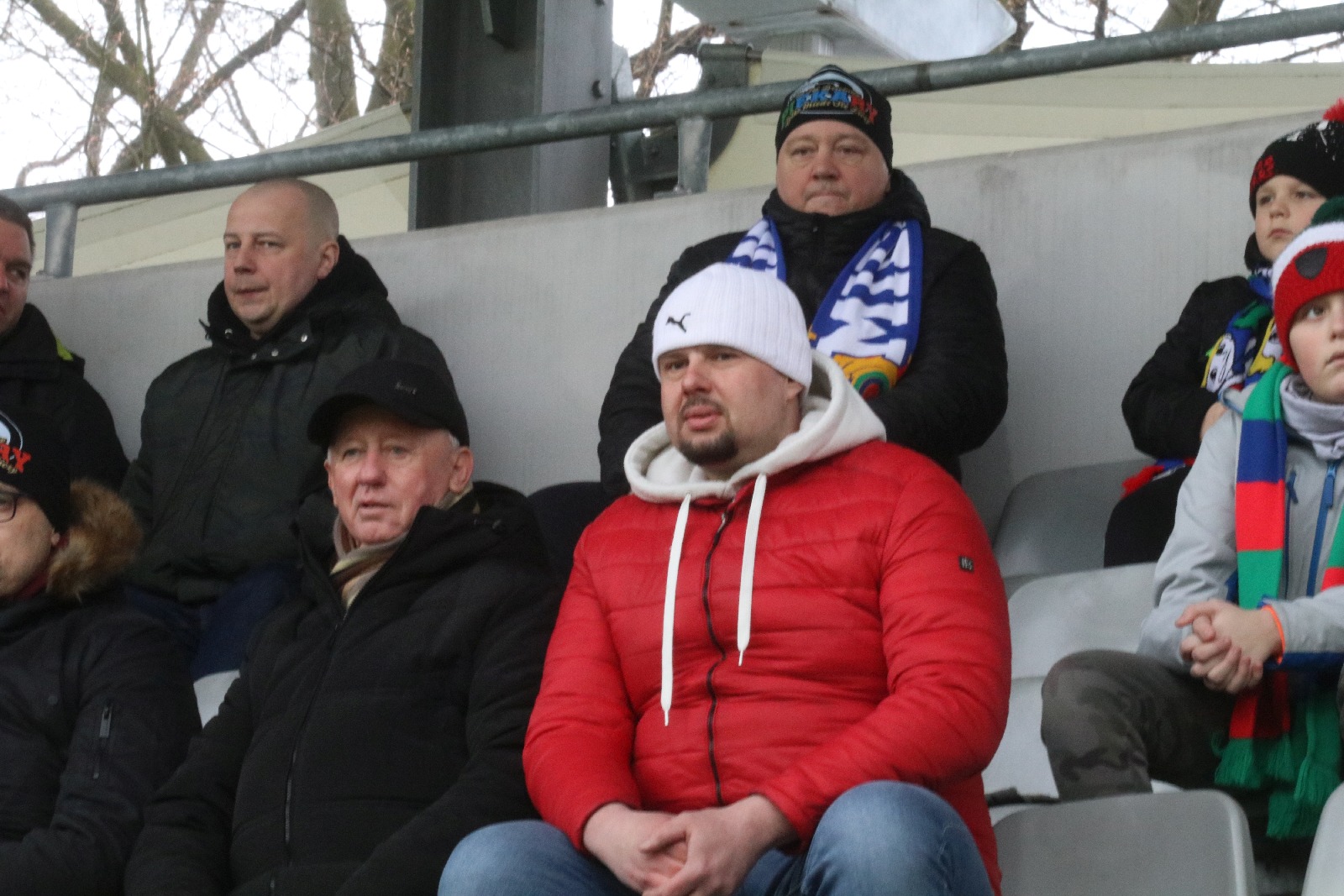 Kibice na stadionie podczas meczu z Puszczą Niepołomice
