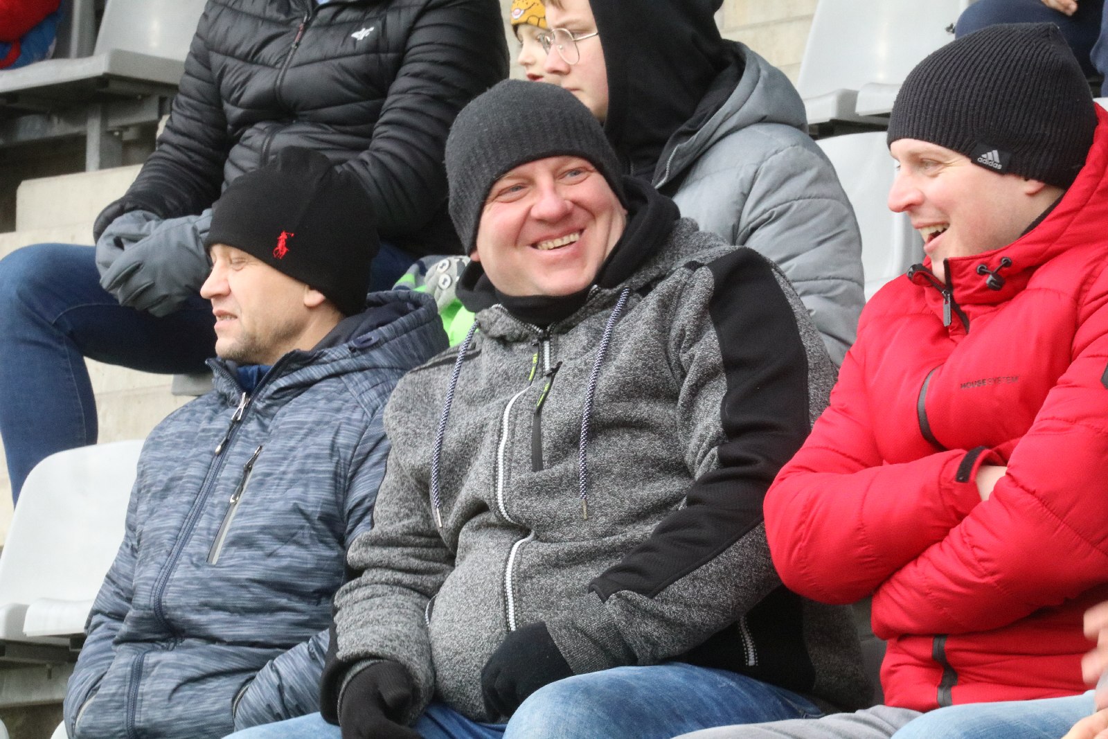 Kibice na stadionie podczas meczu z Puszczą Niepołomice
