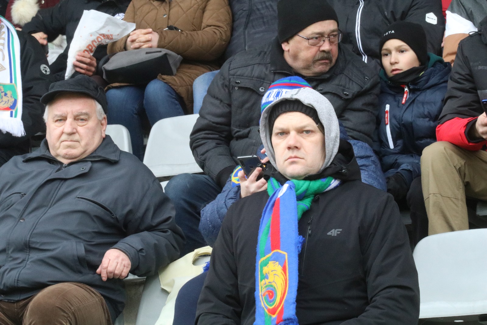 Kibice na stadionie podczas meczu z Puszczą Niepołomice
