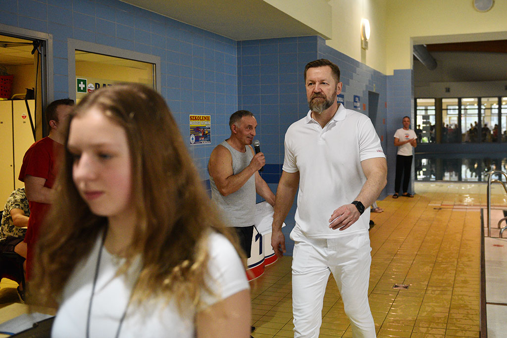 Uczniowie podstawówek walczyli o prymat w zawodach pływackich