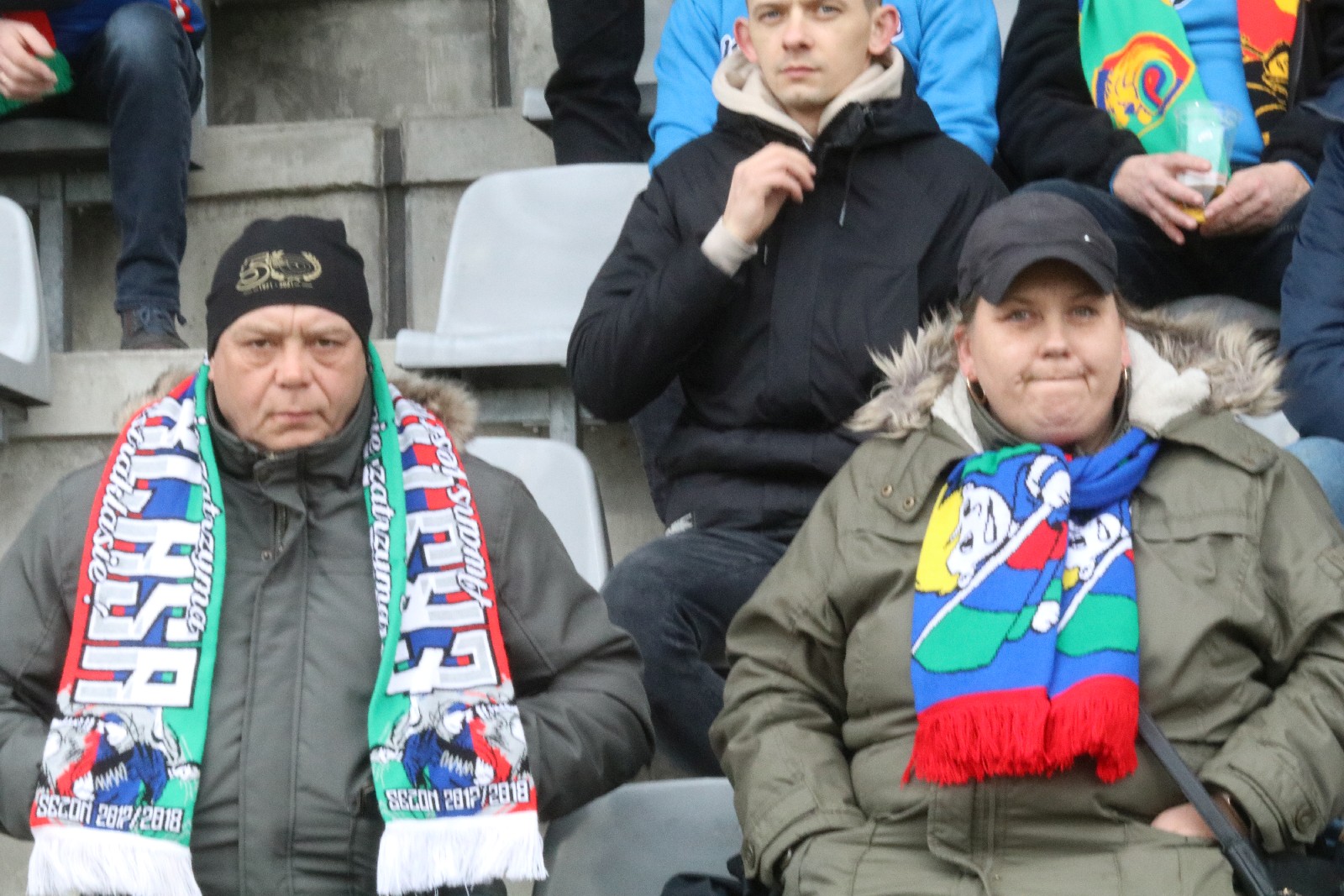 Kibice na stadionie podczas meczu z Puszczą Niepołomice

