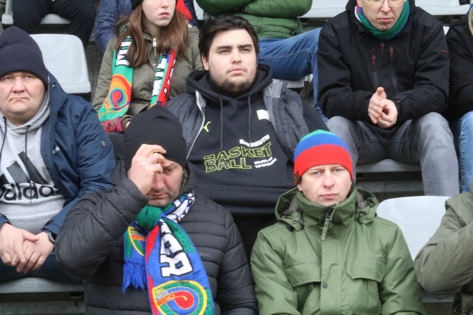 Kibice na stadionie podczas meczu z Puszczą Niepołomice
