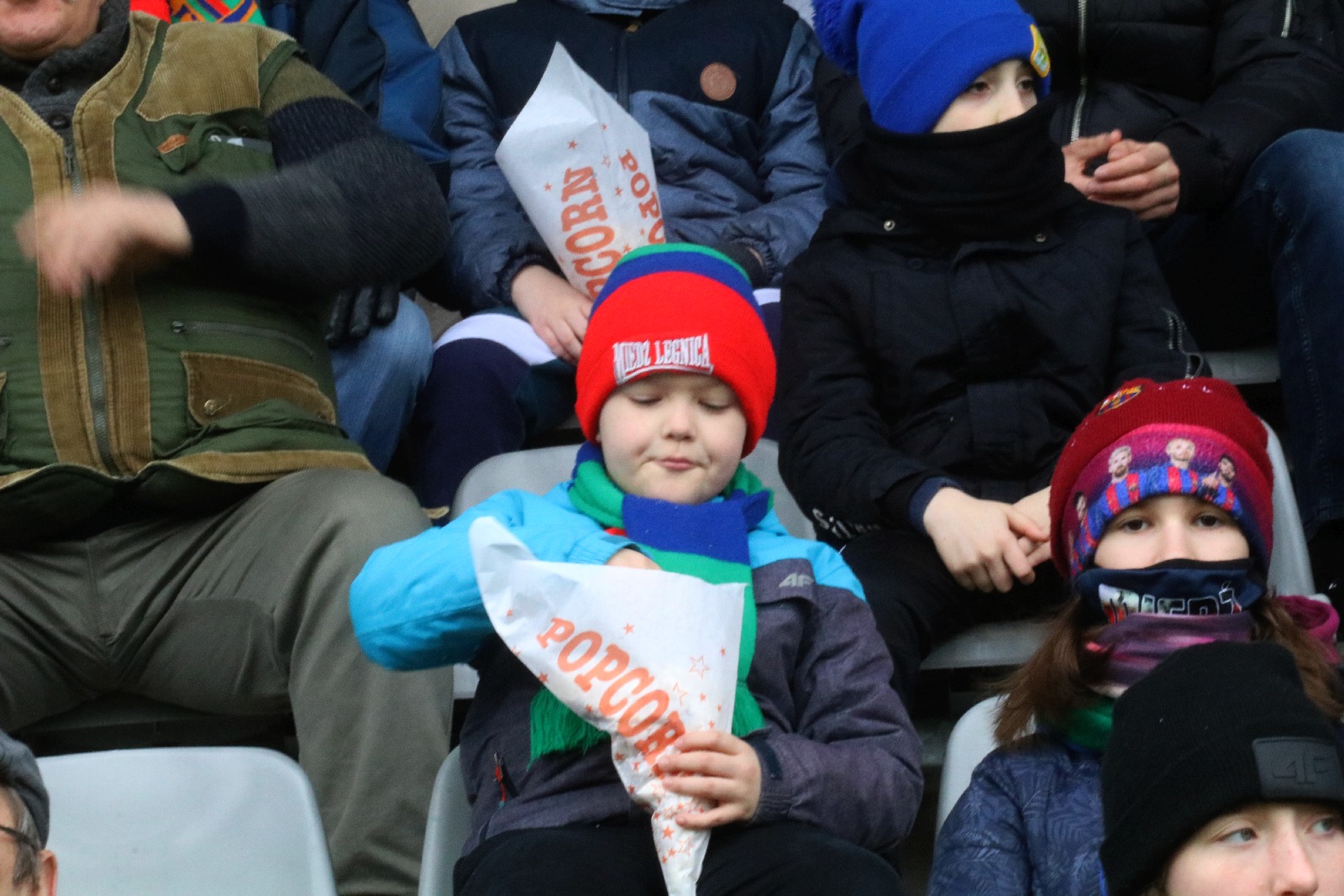 Kibice na stadionie podczas meczu z Puszczą Niepołomice
