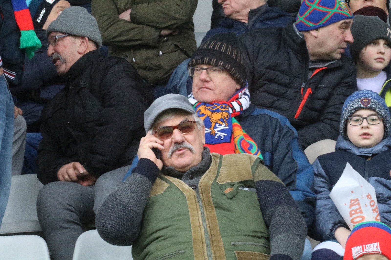 Kibice na stadionie podczas meczu z Puszczą Niepołomice
