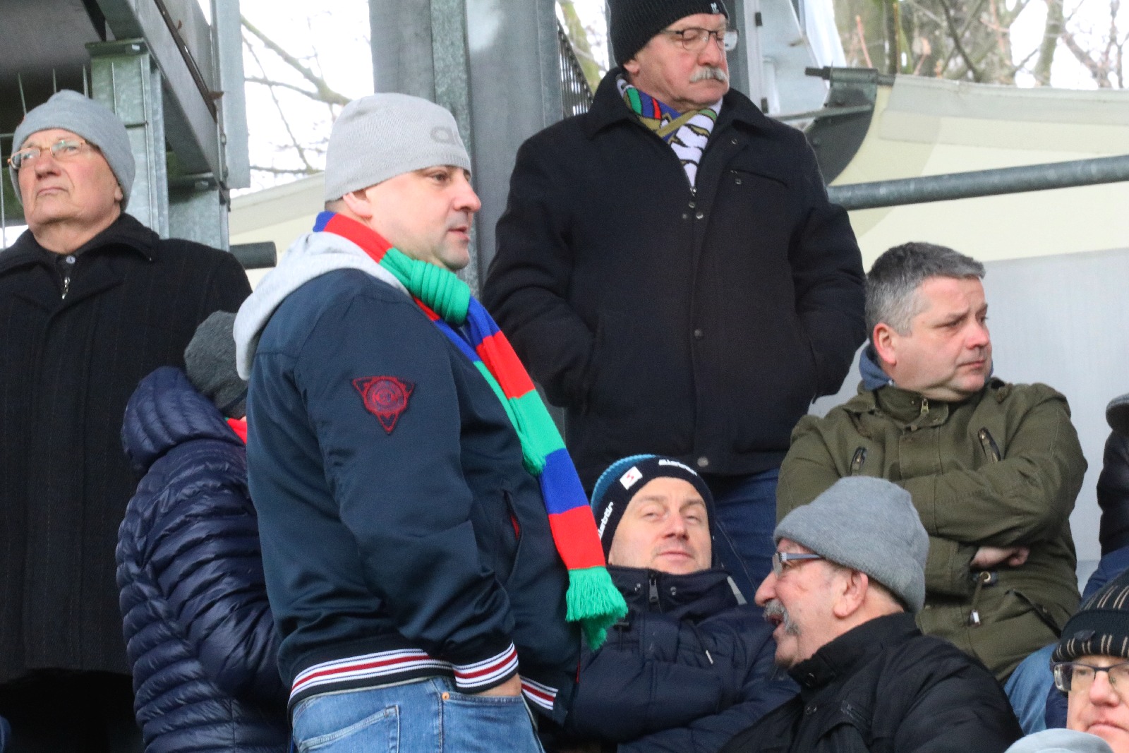 Kibice na stadionie podczas meczu z Puszczą Niepołomice
