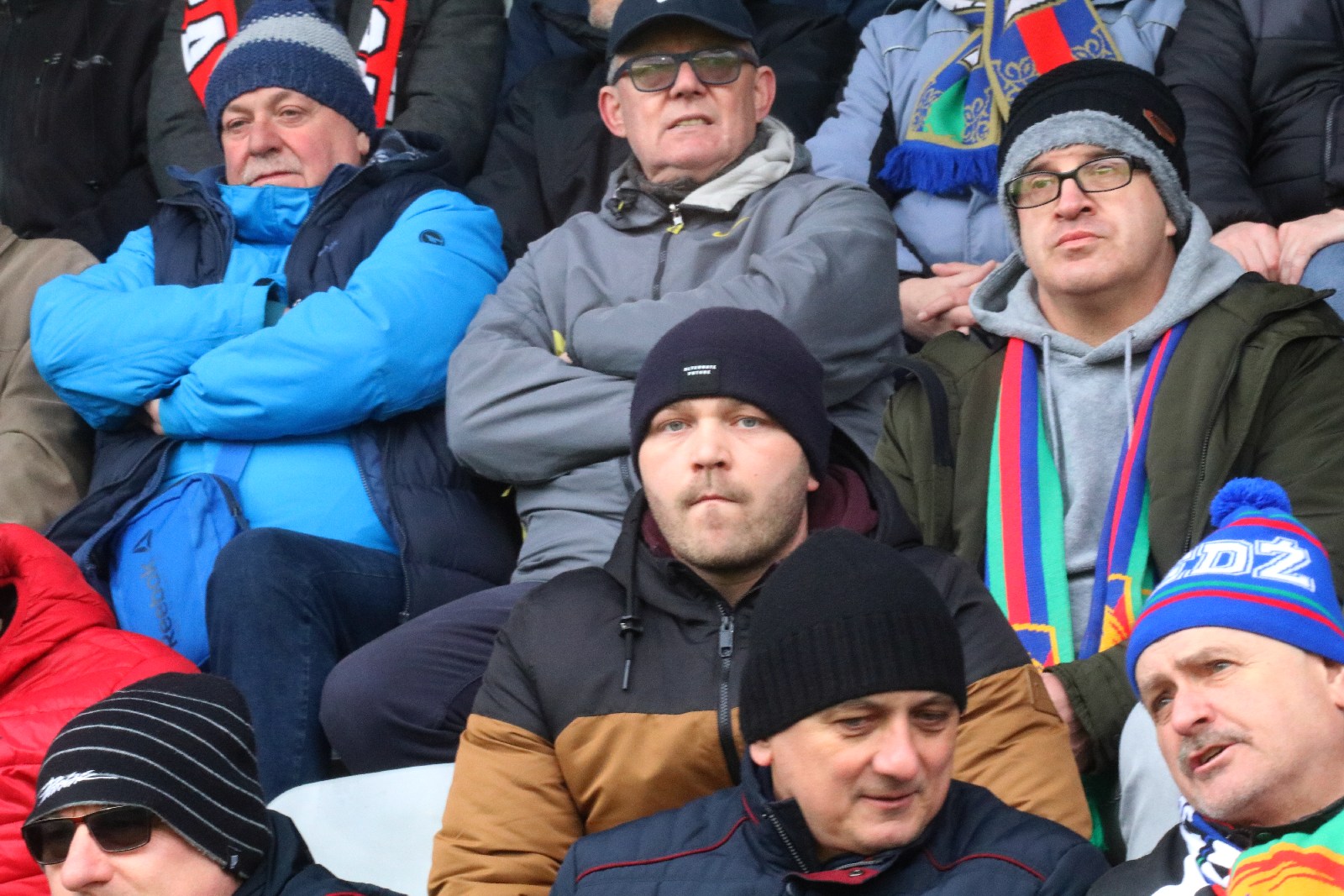 Kibice na stadionie podczas meczu z Puszczą Niepołomice
