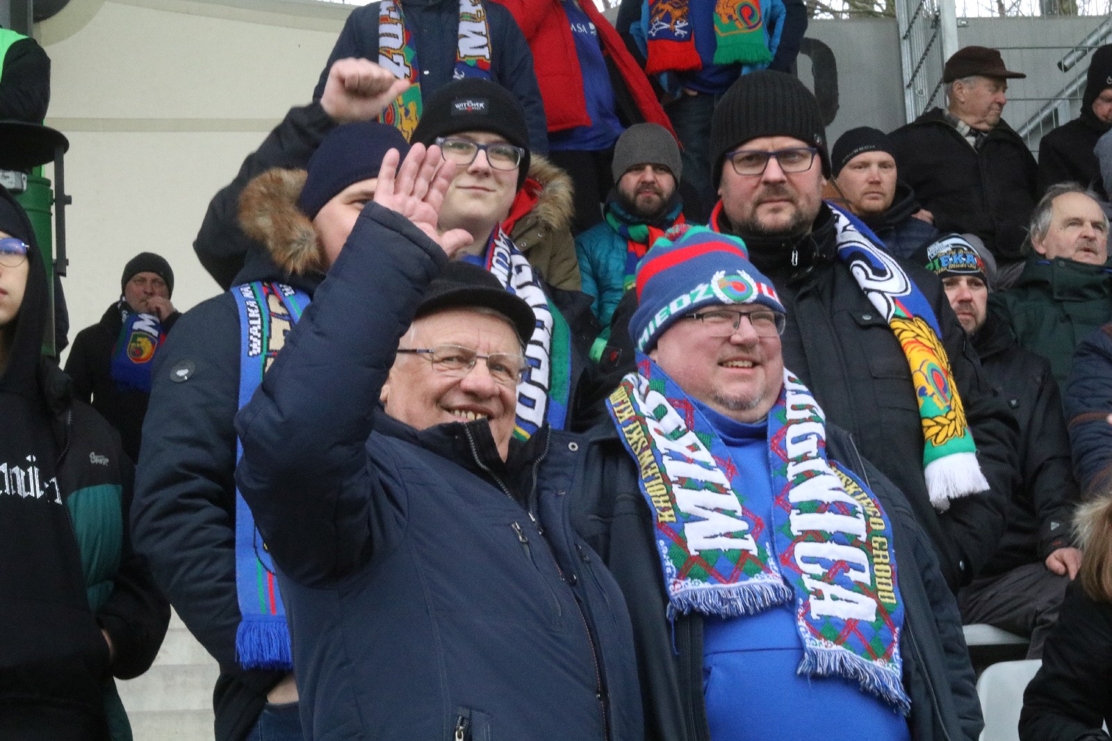 Kibice na stadionie podczas meczu z Puszczą Niepołomice
