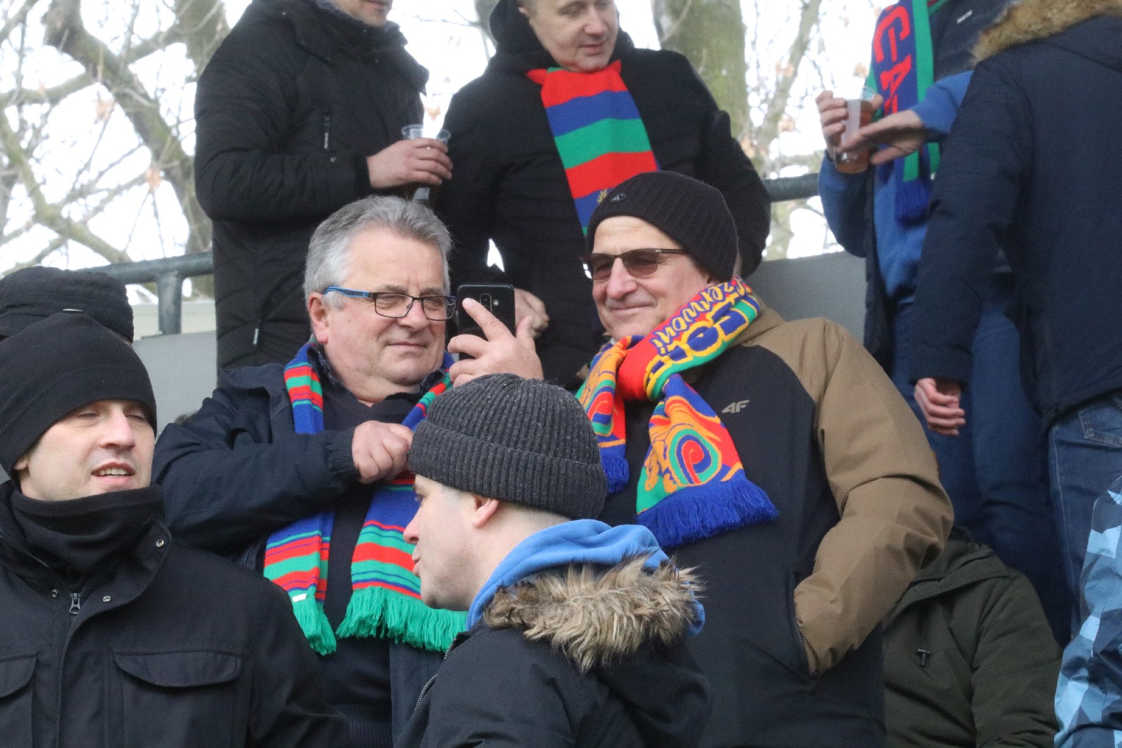 Kibice na stadionie podczas meczu z Puszczą Niepołomice
