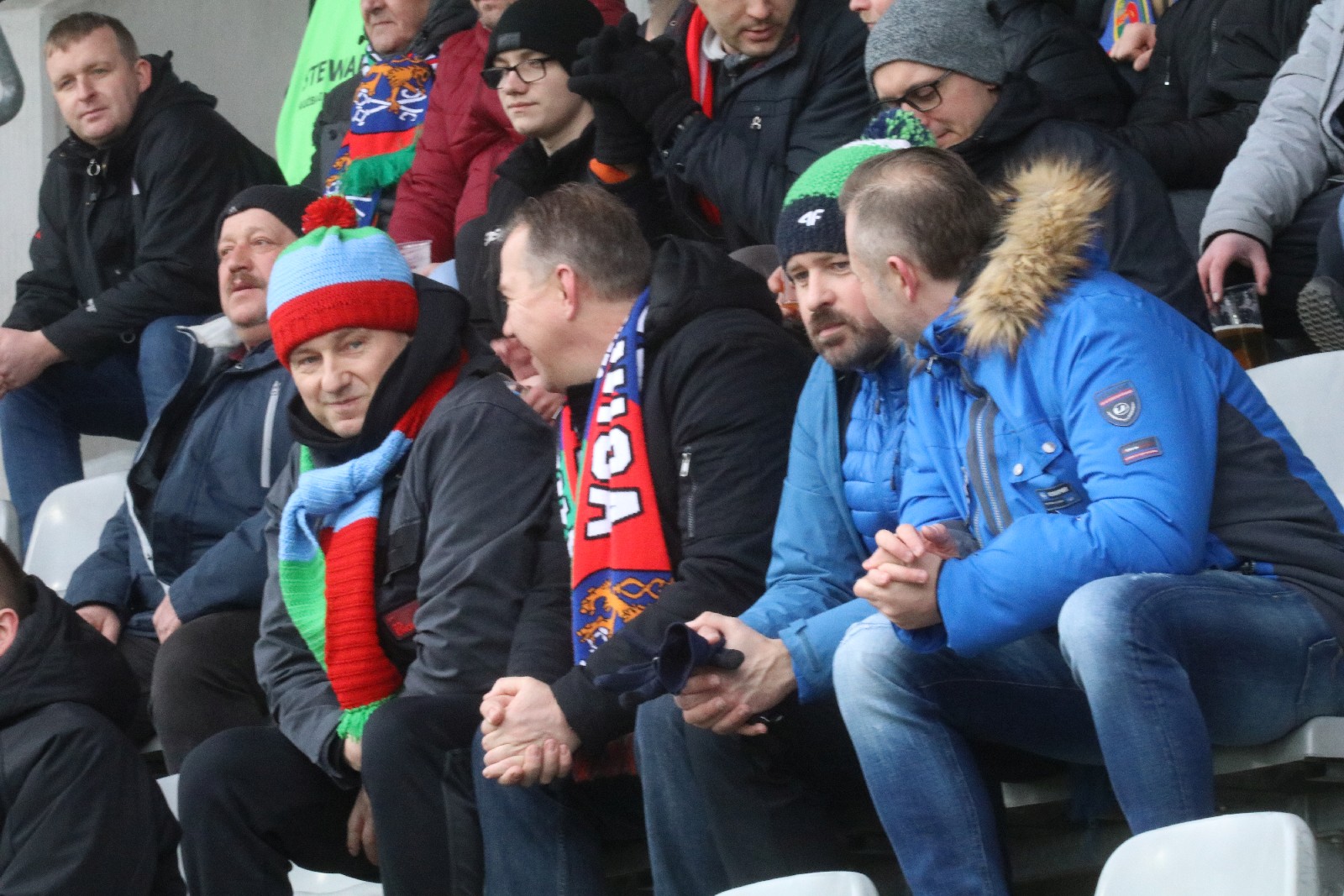 Kibice na stadionie podczas meczu z Puszczą Niepołomice
