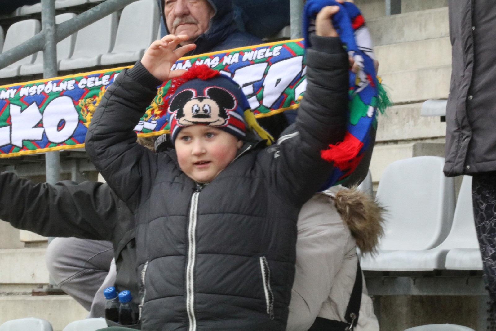 Kibice na stadionie podczas meczu z Puszczą Niepołomice
