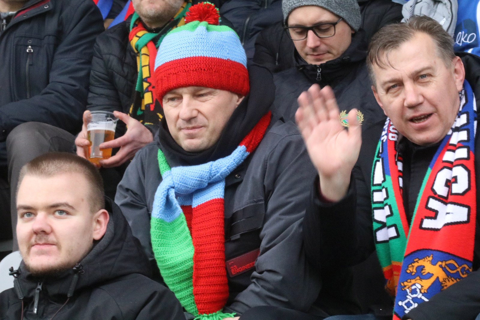 Kibice na stadionie podczas meczu z Puszczą Niepołomice
