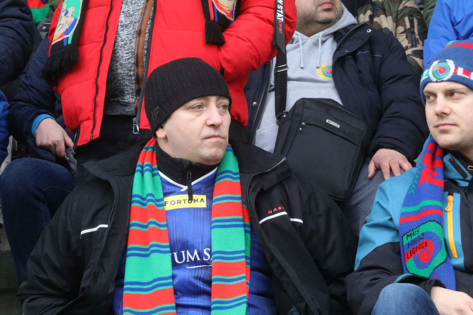 Kibice na stadionie podczas meczu z Puszczą Niepołomice
