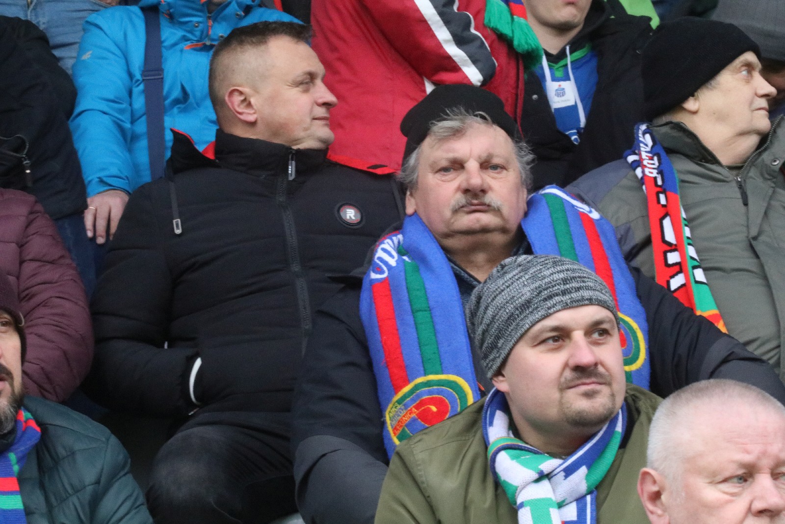 Kibice na stadionie podczas meczu z Puszczą Niepołomice
