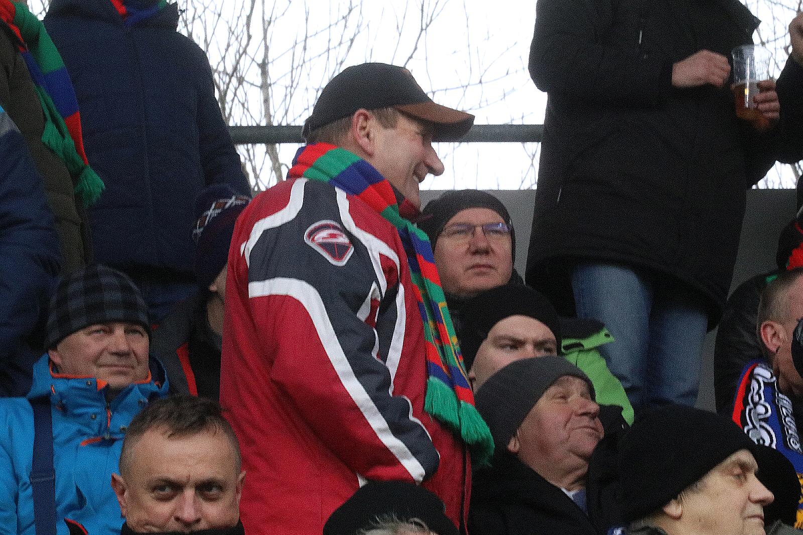 Kibice na stadionie podczas meczu z Puszczą Niepołomice
