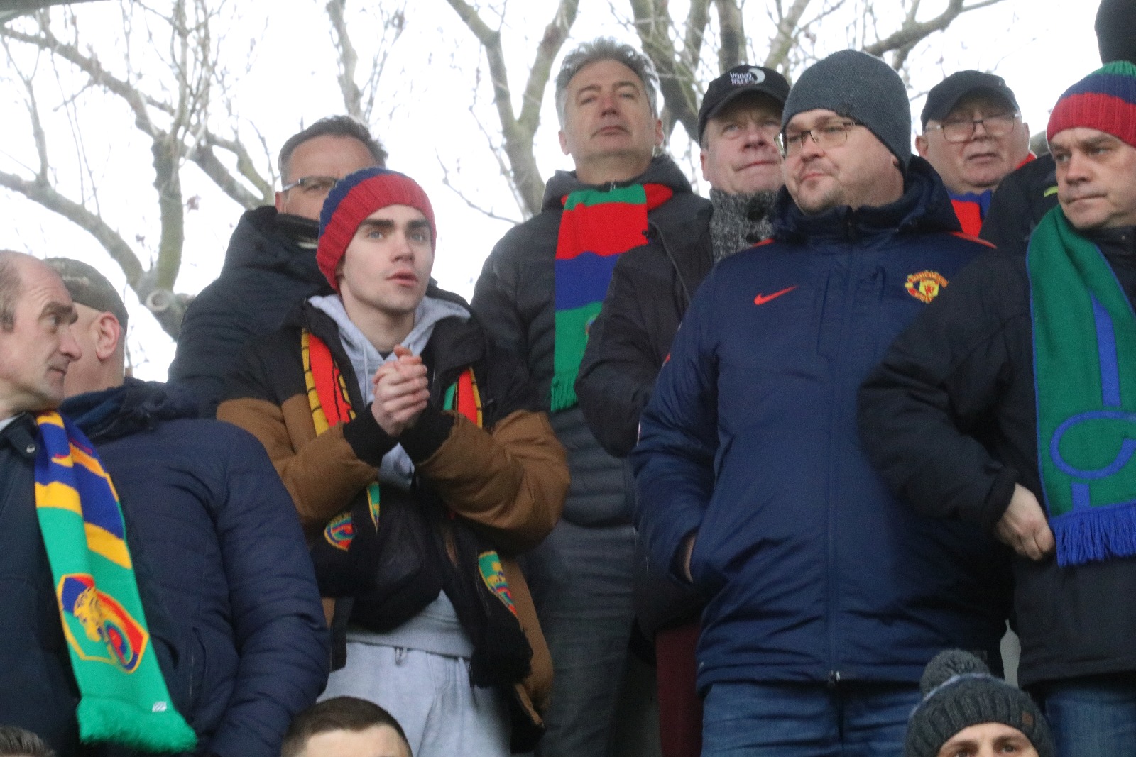 Kibice na stadionie podczas meczu z Puszczą Niepołomice
