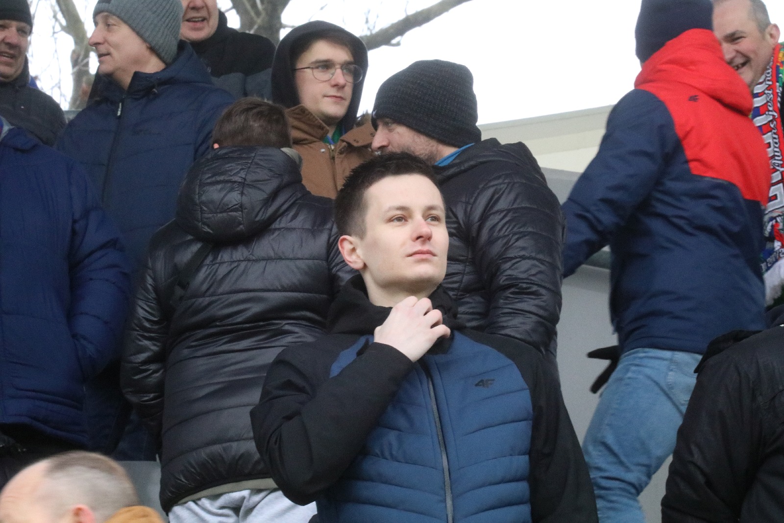 Kibice na stadionie podczas meczu z Puszczą Niepołomice
